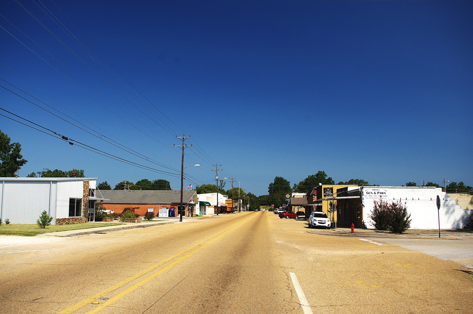 View north along Main Street (Mississippi Highway 25) in Tishomingo, Mississippi, United States.
