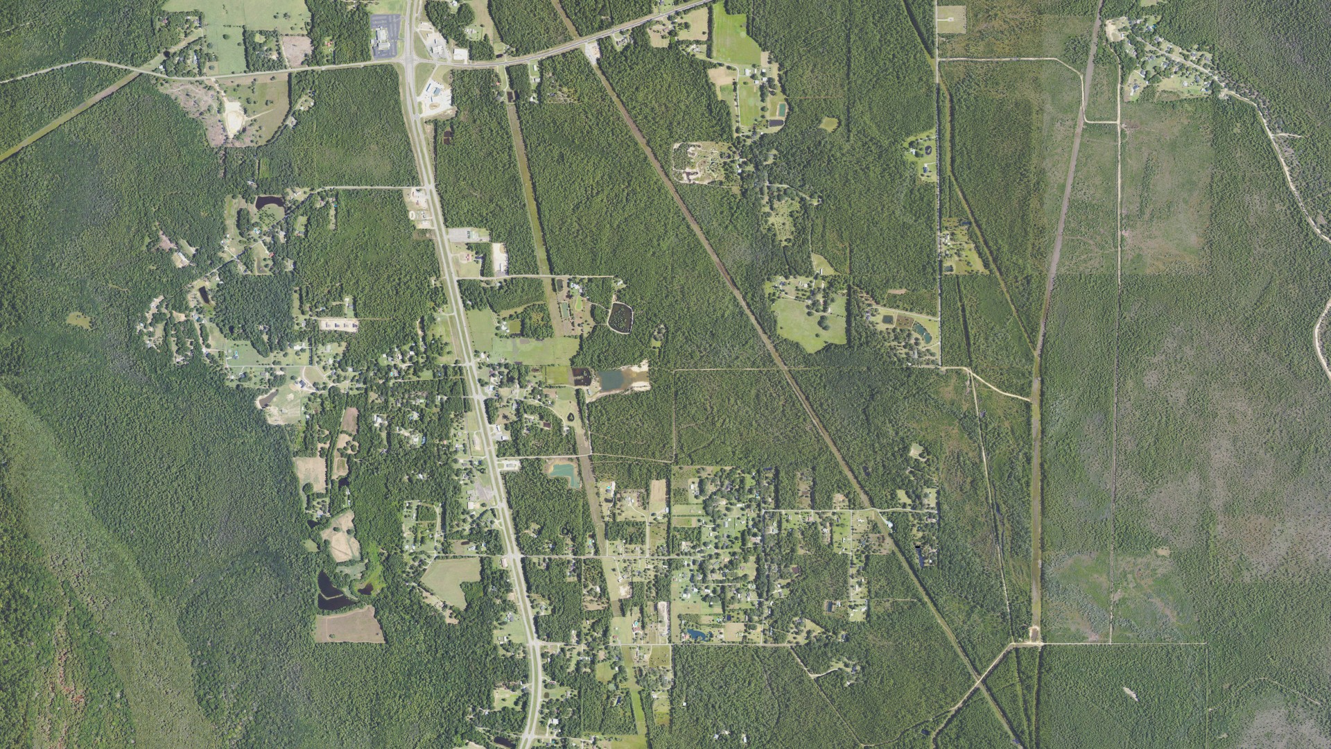 Natural-color aerial photograph of land around Wade, Mississippi