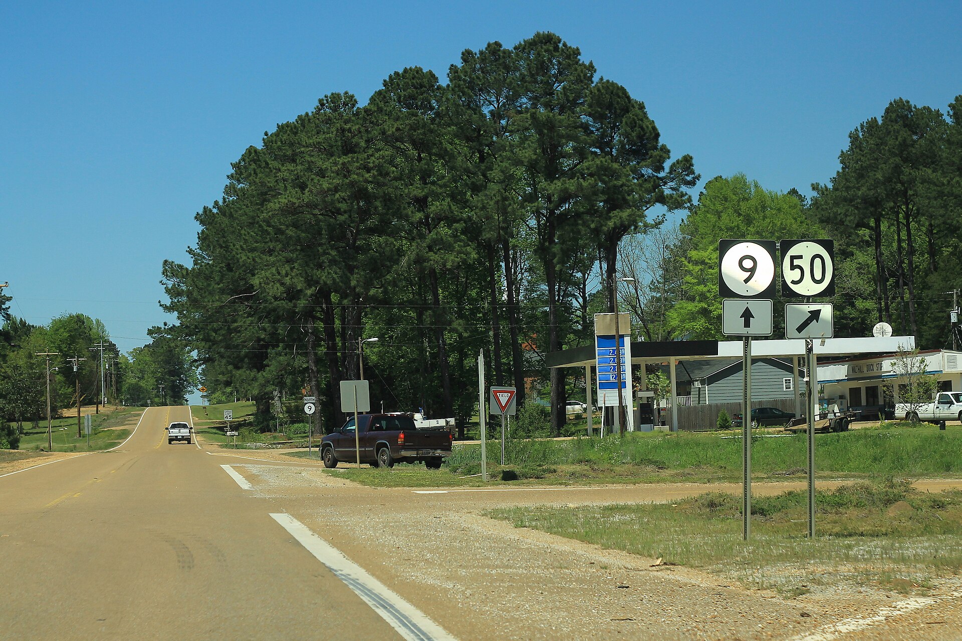 MS9 North - MS50 East Signs — Walthall, Mississippi