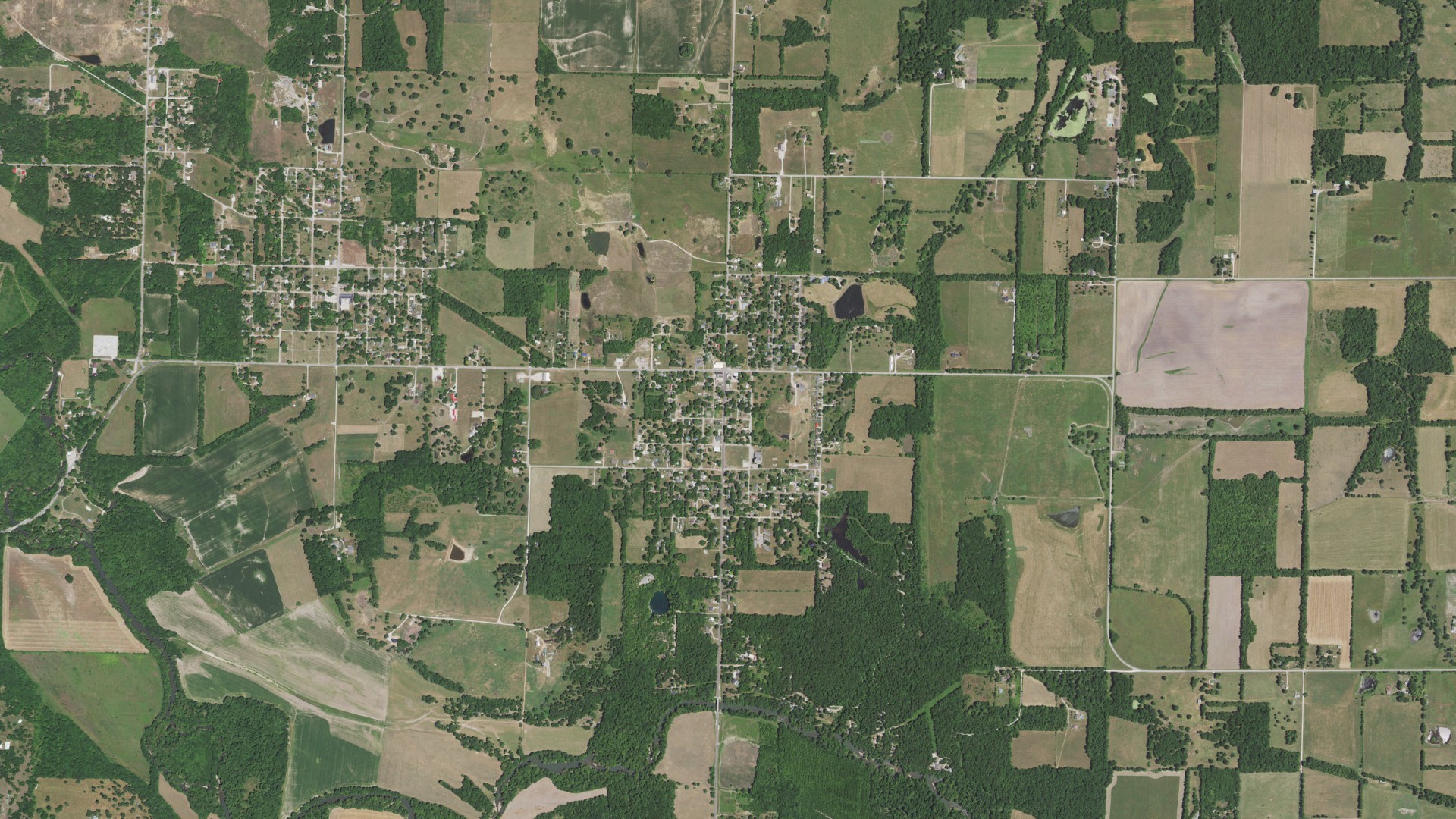 Natural-color aerial photograph of land around Alba, Missouri