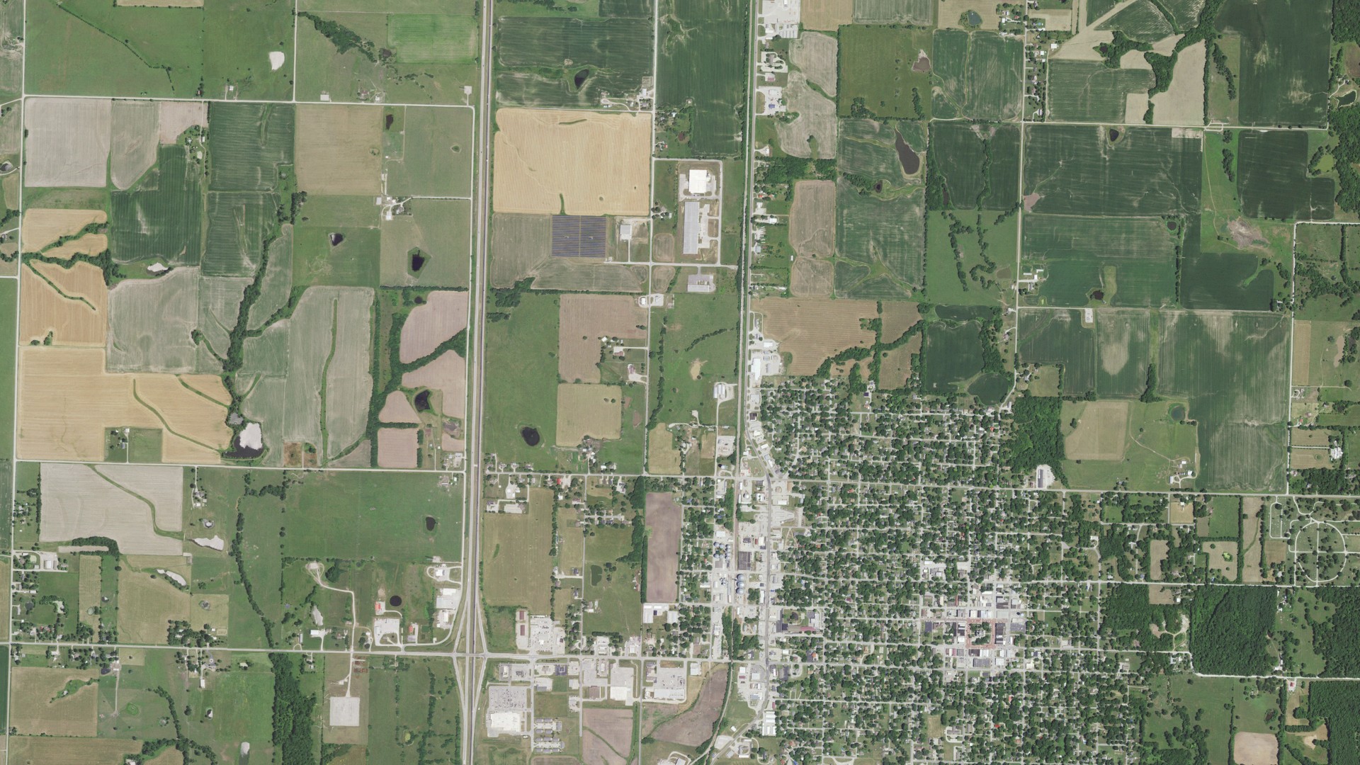 Aerial view of land around Mount Pleasant, Missouri