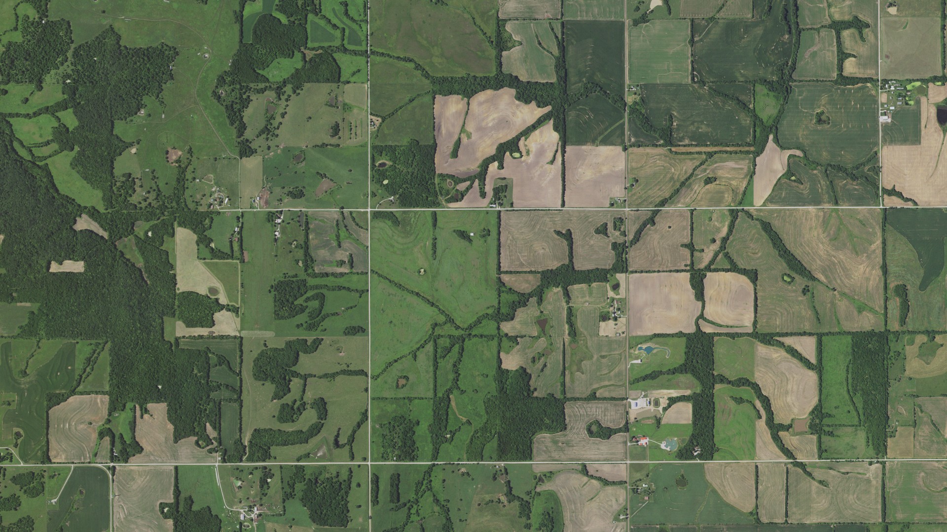 Aerial view of land around Washington, Missouri