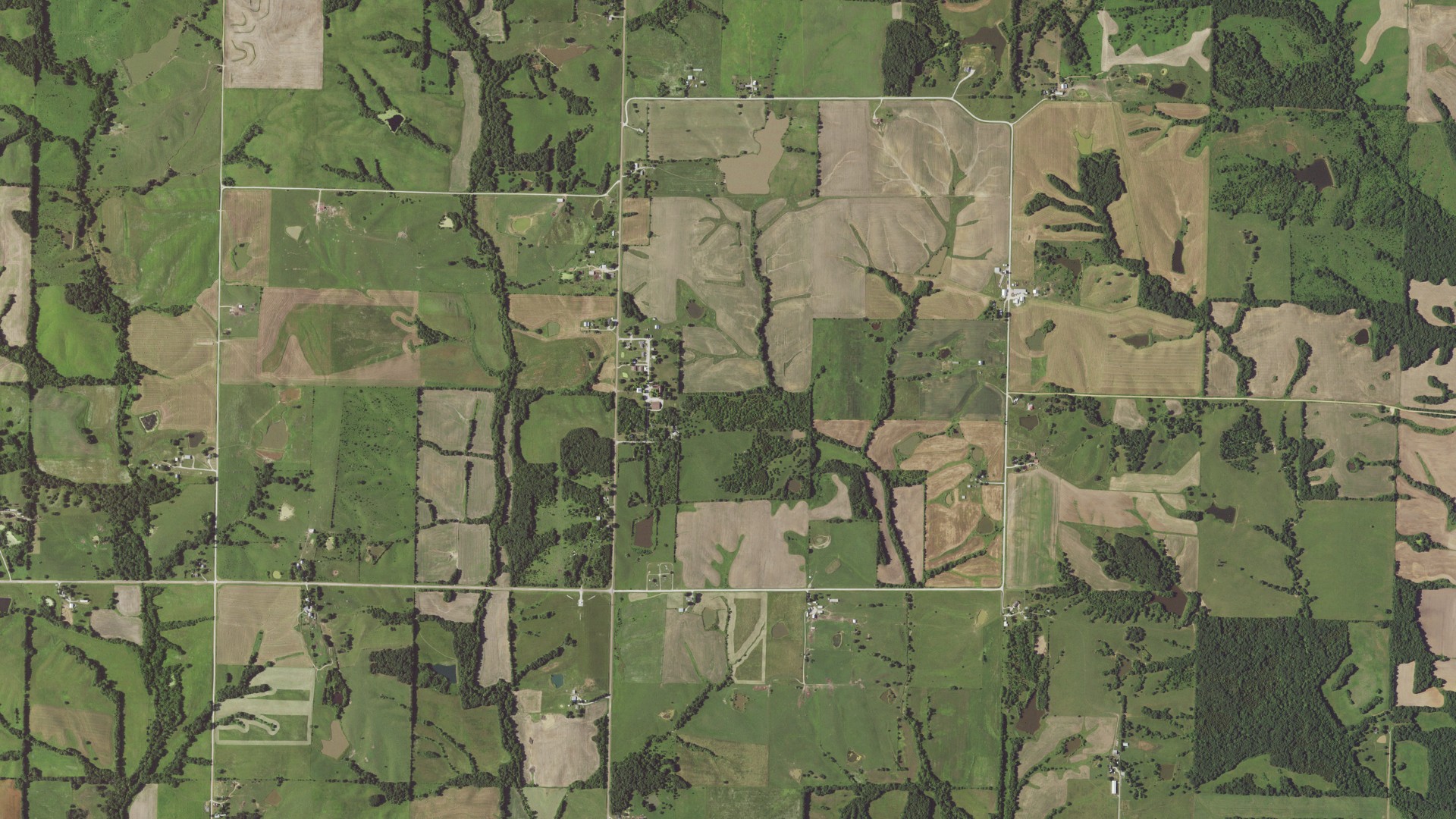 Aerial view of land around Bee Branch, Missouri