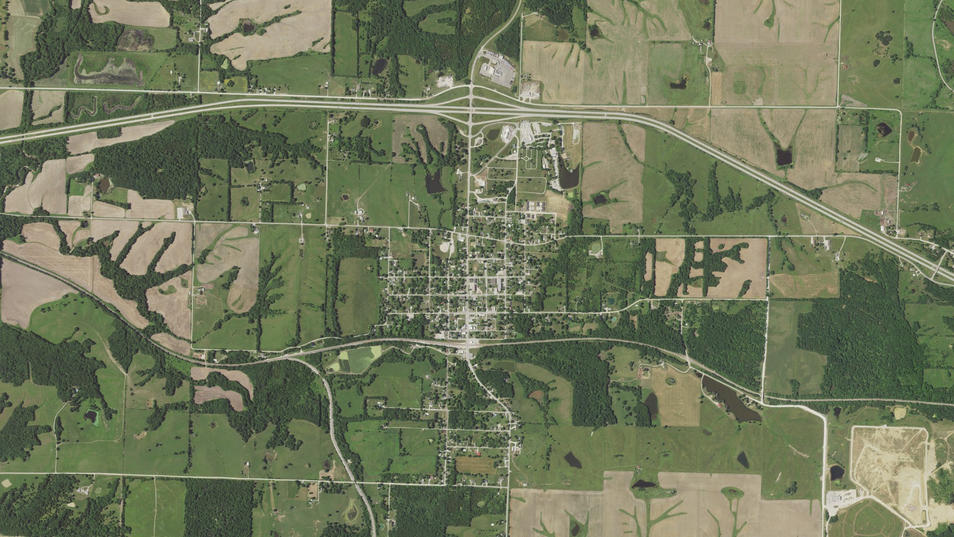 Natural-color aerial photograph of land around Bevier, Missouri