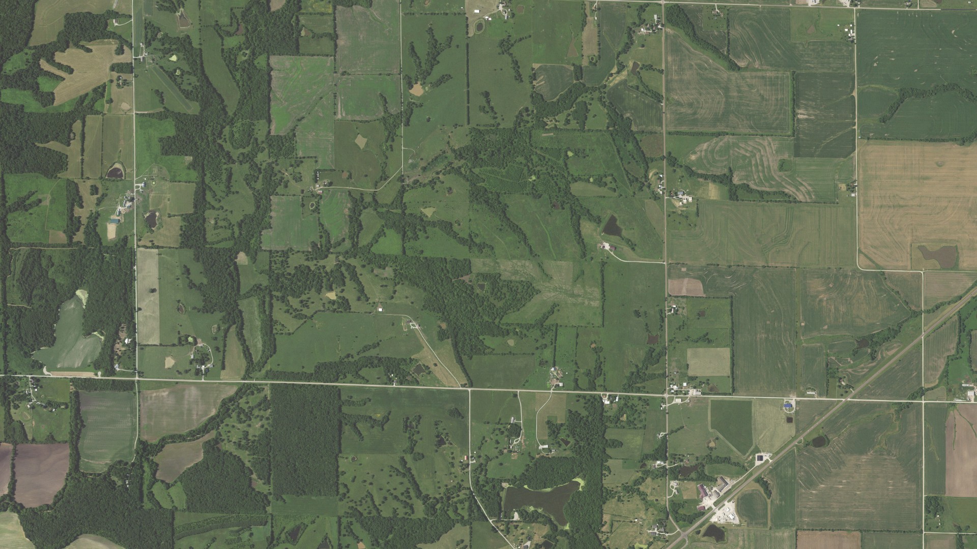 Natural-color aerial photograph of land around Jamesport, Missouri