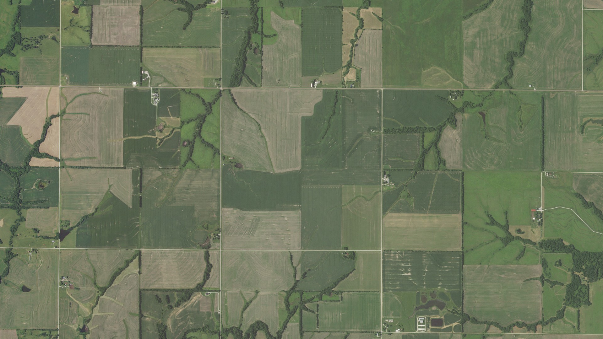 Aerial view of land around Lincoln, Missouri