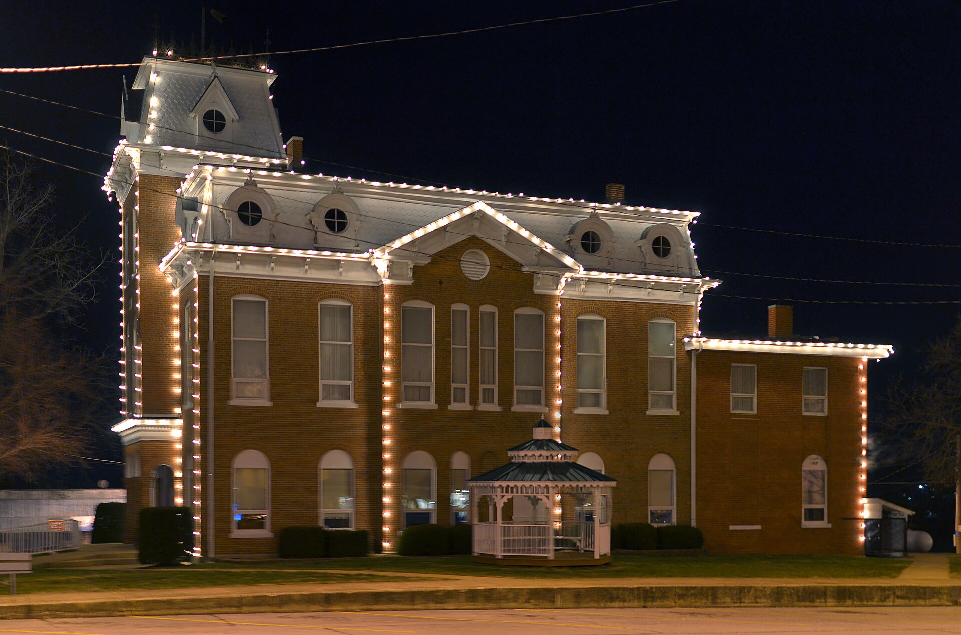 Dent County, Missouri, Courthouse in Salem decorated for w:Christmas. Side view.