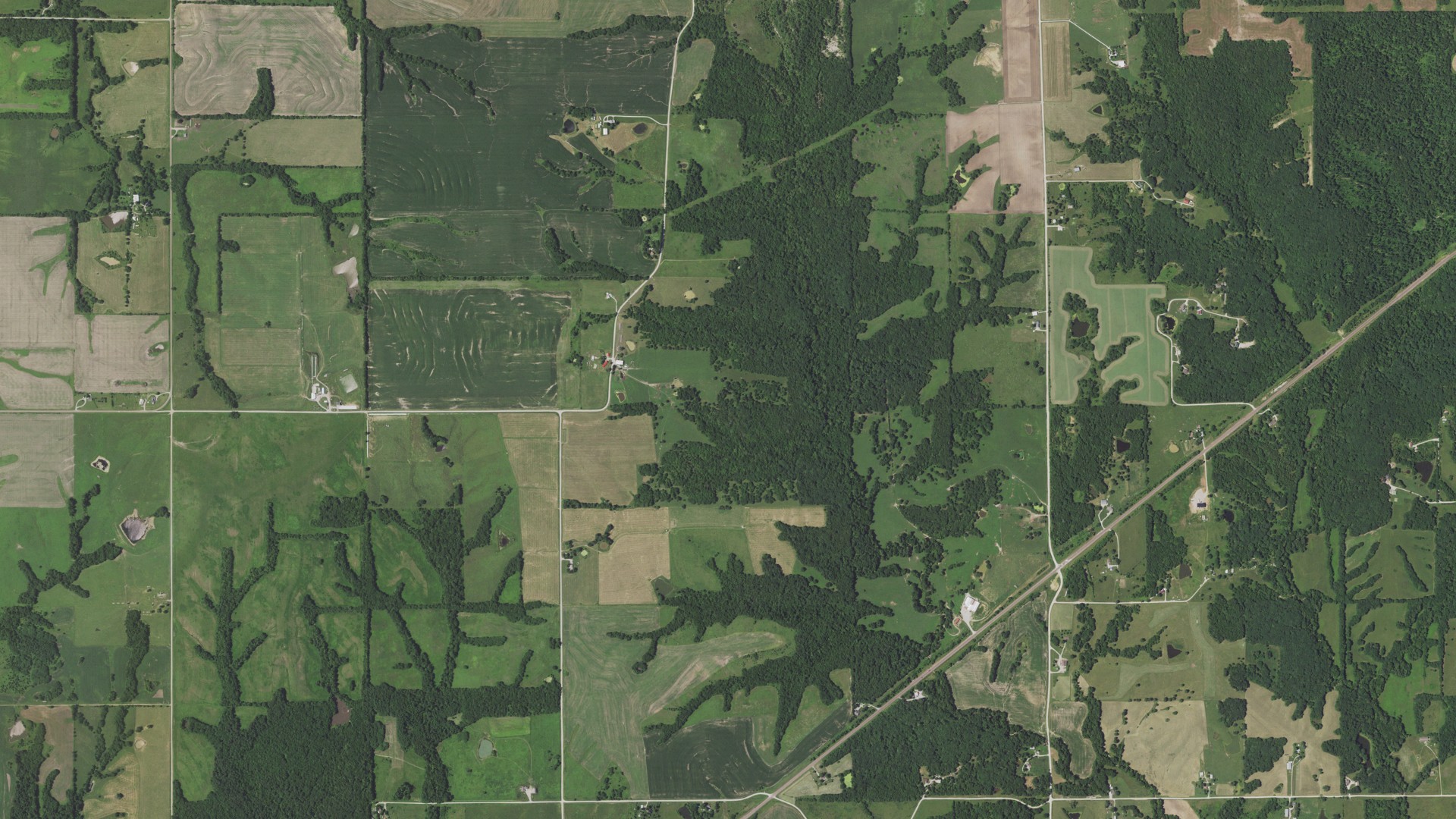 Natural-color aerial photograph of land around Madison, Missouri