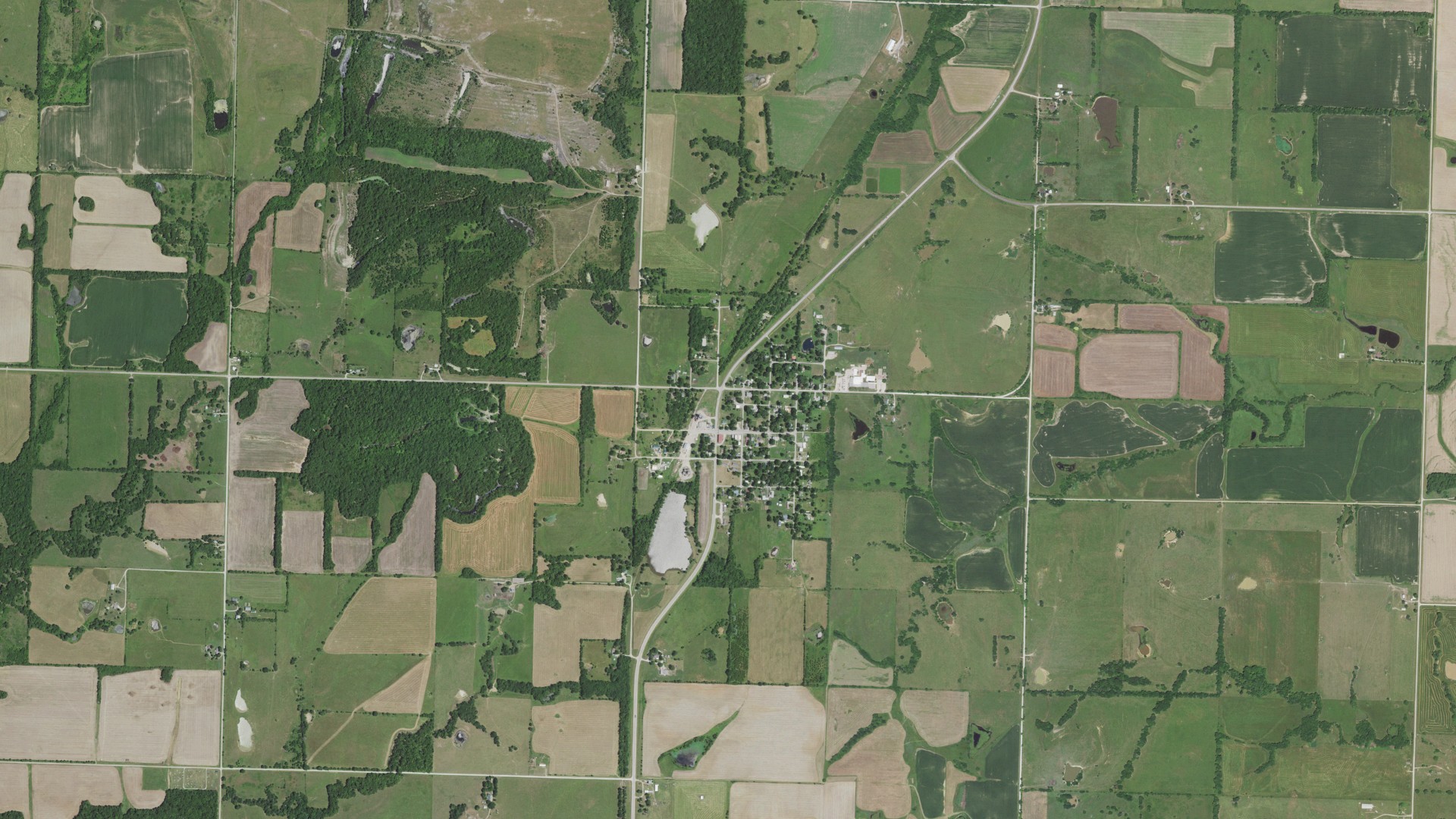 Natural-color aerial photograph of land around Bronaugh, Missouri