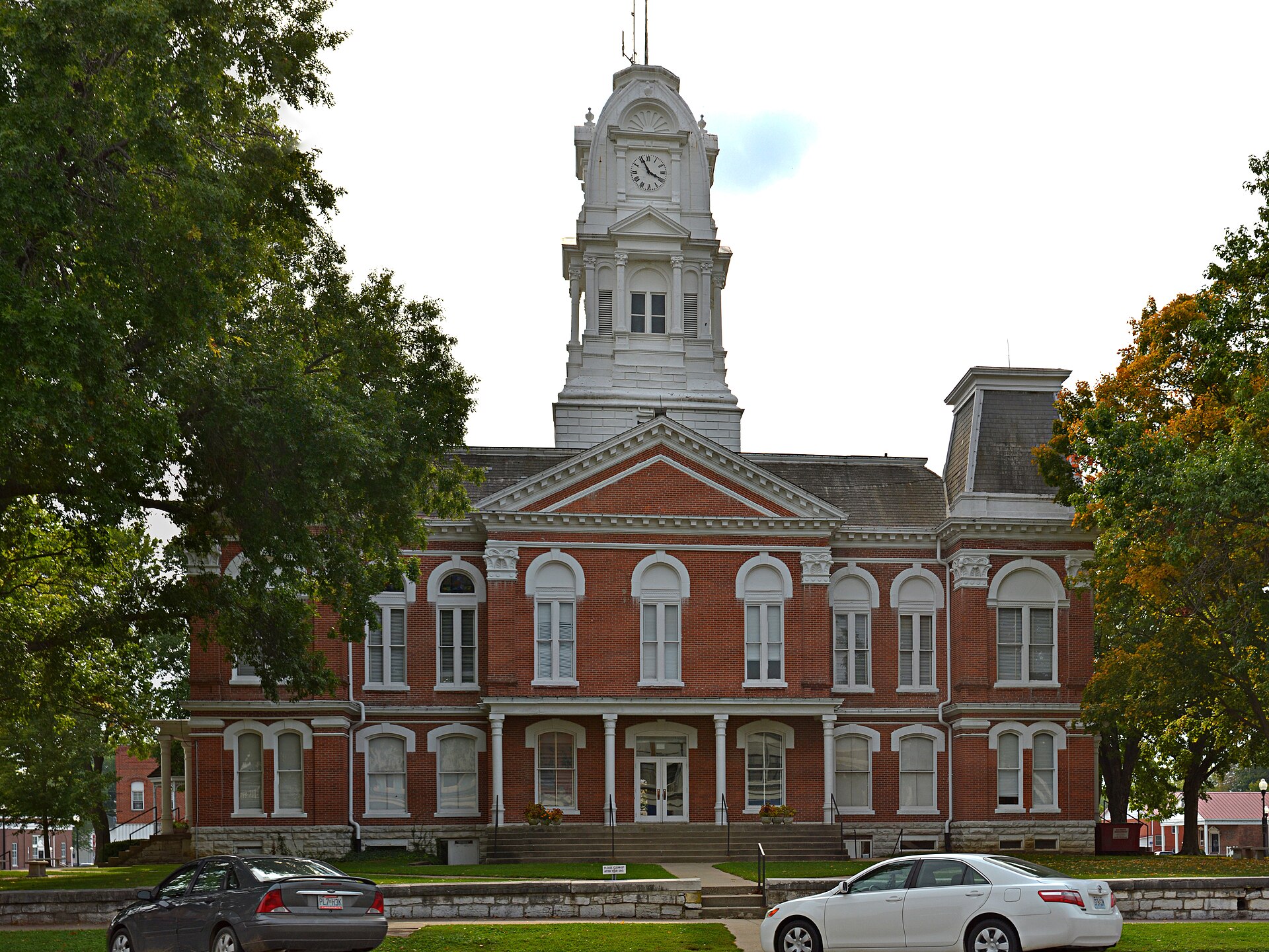 The county courthouse for Howard County in Fayette, Missouri.