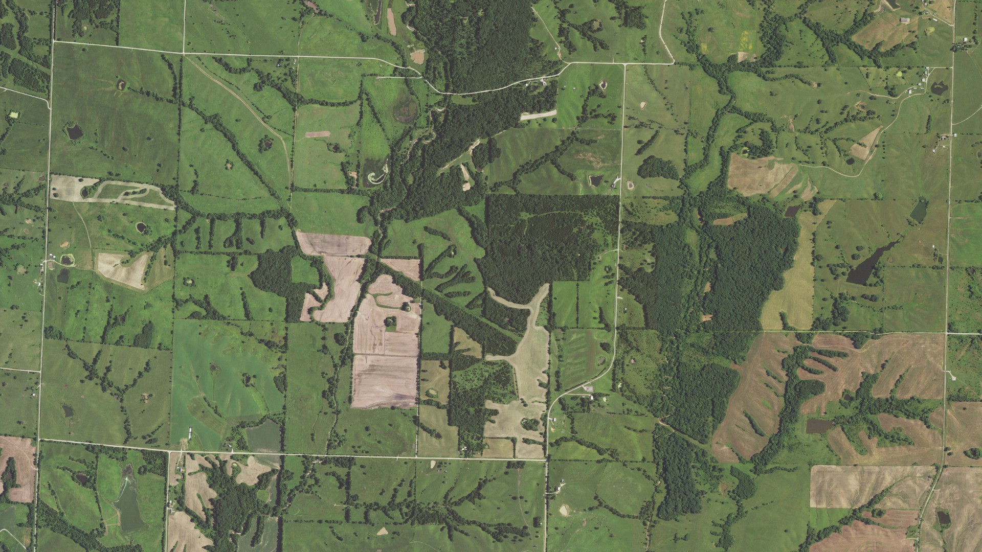 Natural-color aerial photograph of land around North Salem, Missouri