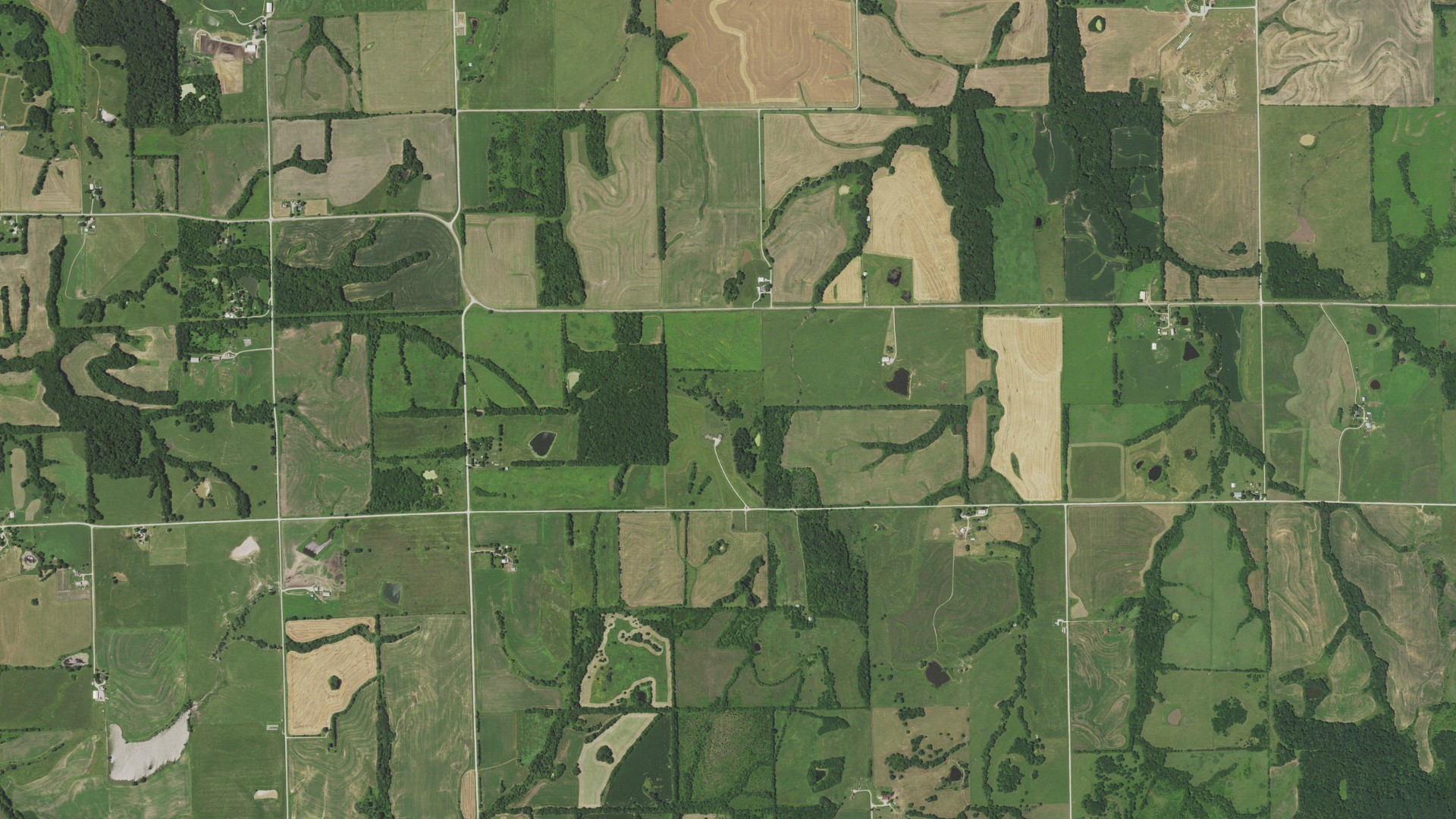 Natural-color aerial photograph of land around Blue Mound, Missouri
