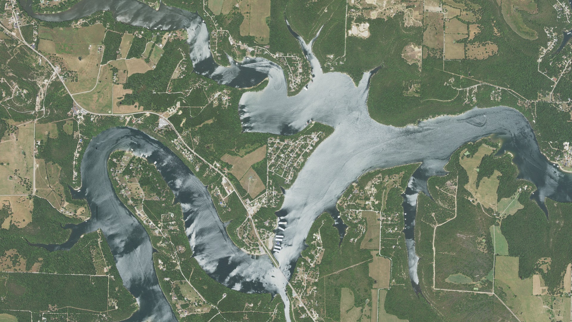 Natural-color aerial photograph of land around Chain-O-Lakes, Missouri