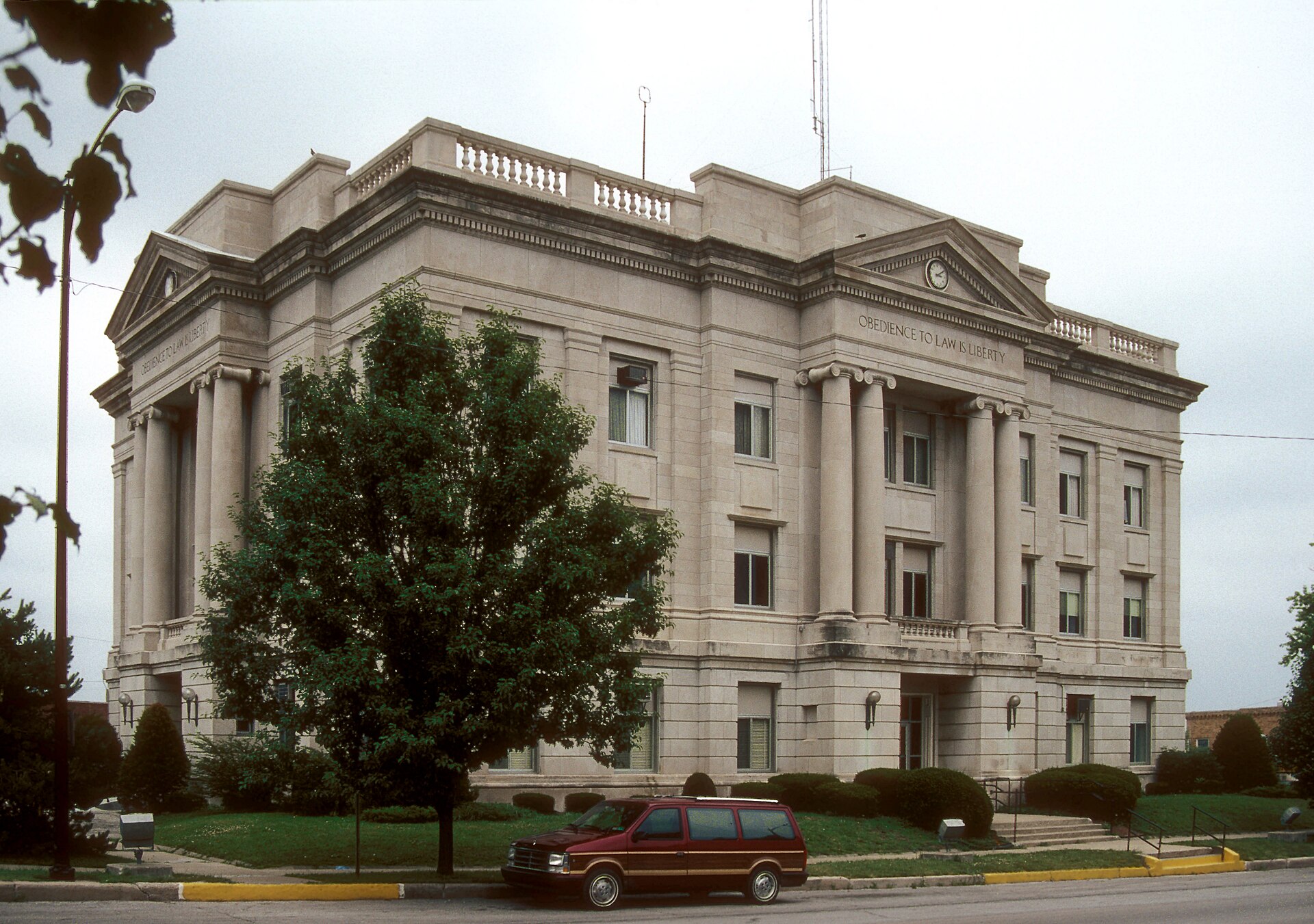 R. WARREN ROBERTS DESIGNED THIS LIMESTONE COURTHOUSE BUILT IN 1914 IN CLASSICAL REVIVAL STYLE. — Ray County, Missouri