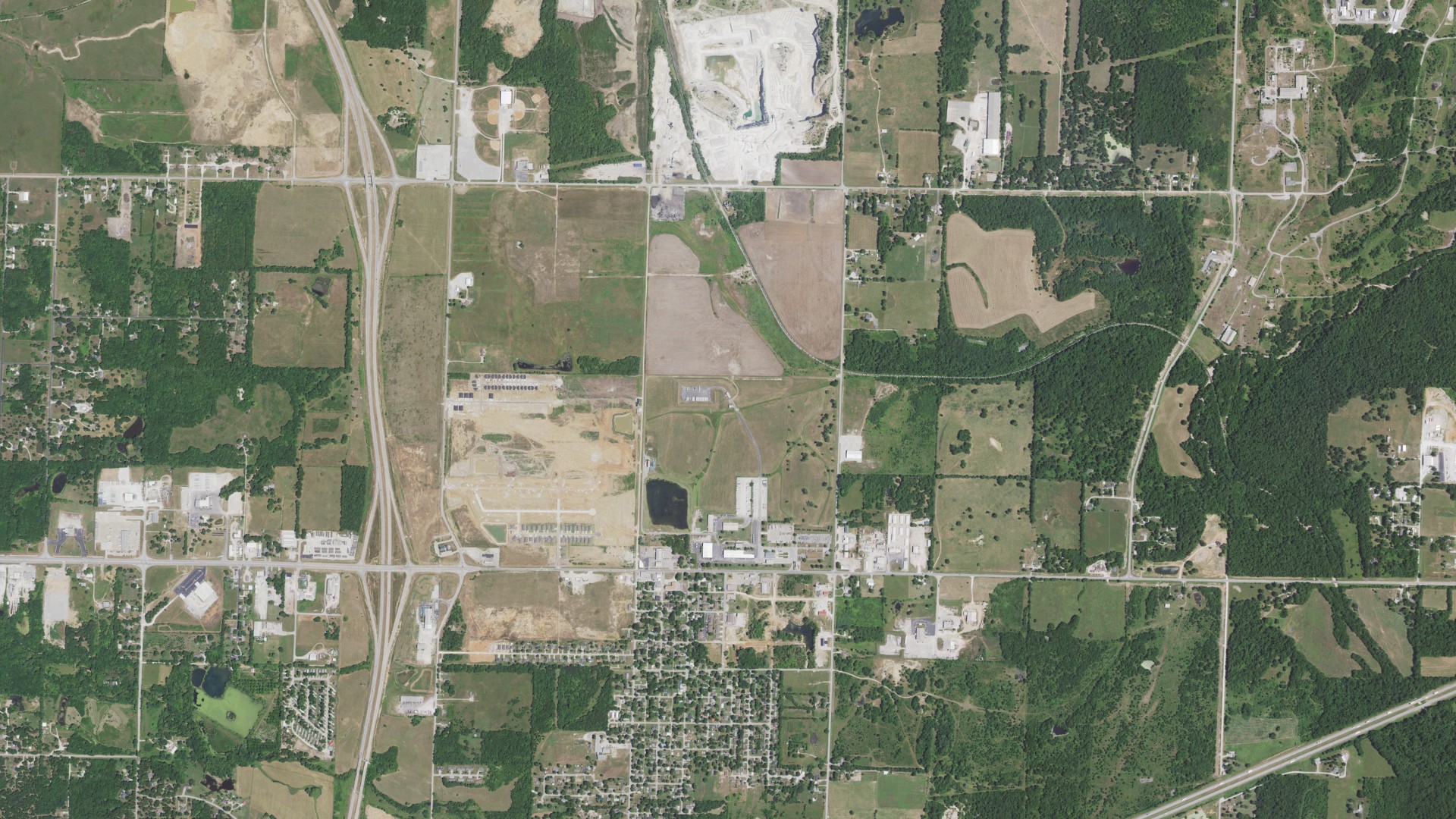 Natural-color aerial photograph of land around Duenweg, Missouri