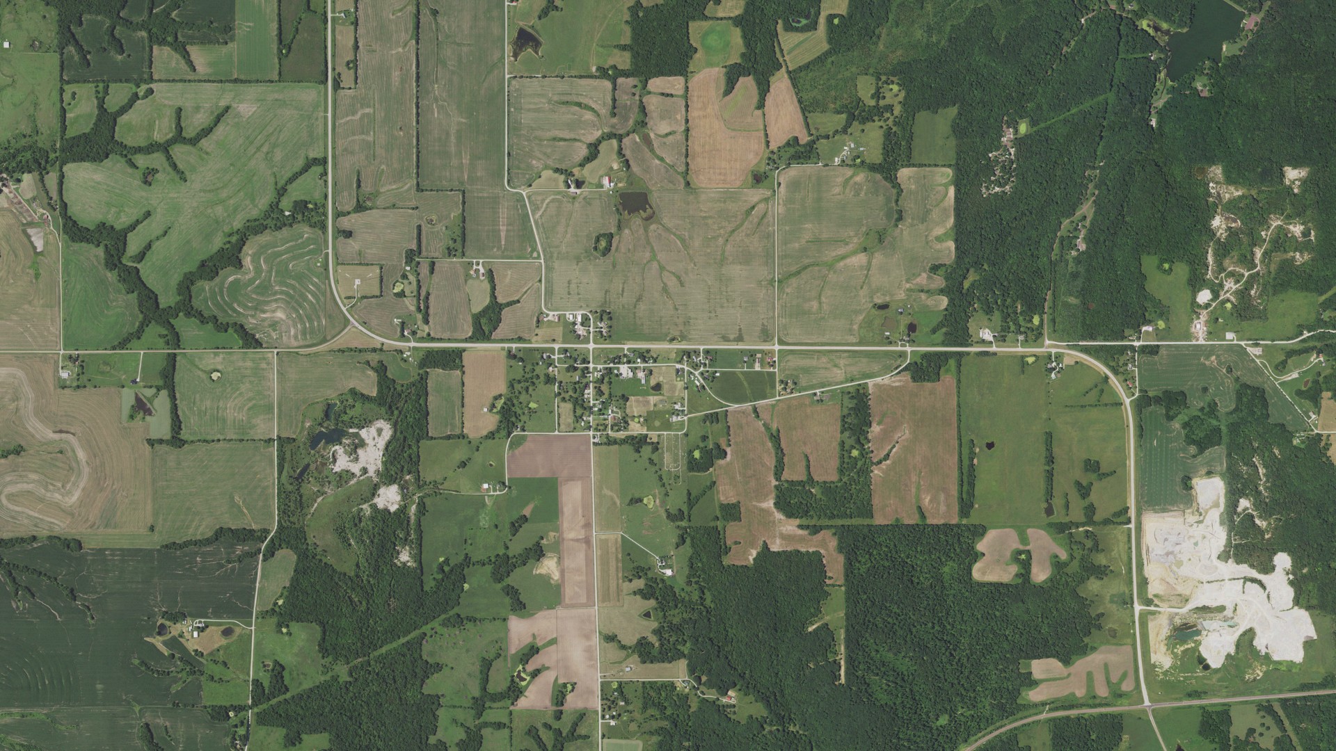 Natural-color aerial photograph of land around Edinburg, Missouri