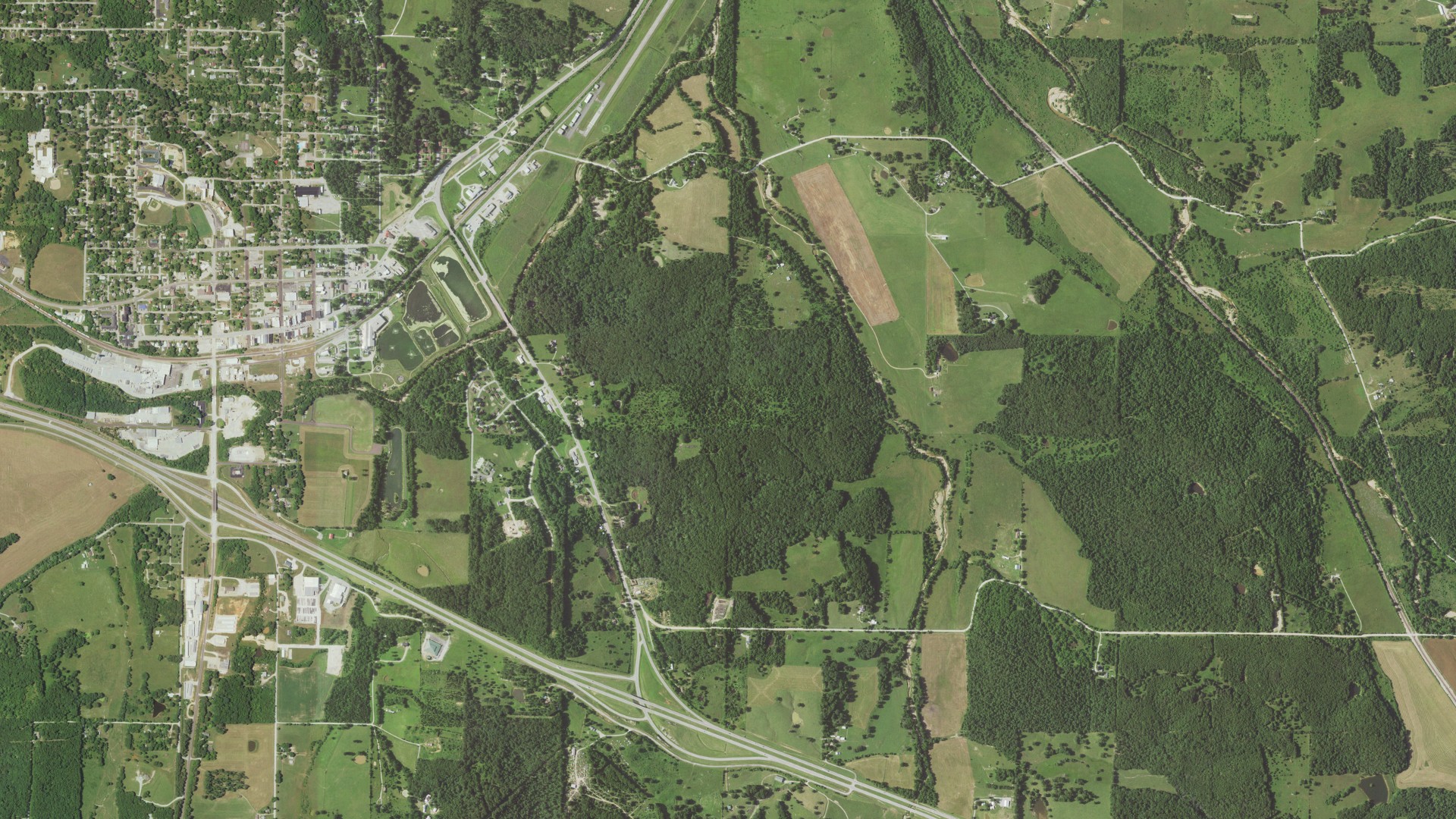 Natural-color aerial photograph of land around Burdine, Missouri