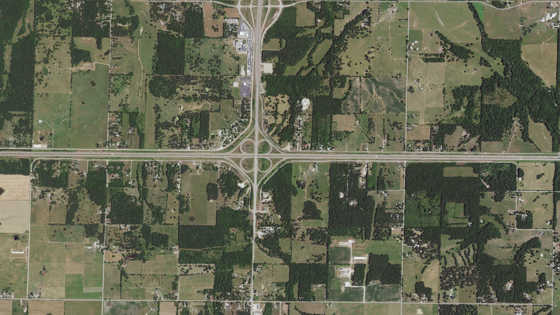 Natural-color aerial photograph of land around Fidelity, Missouri