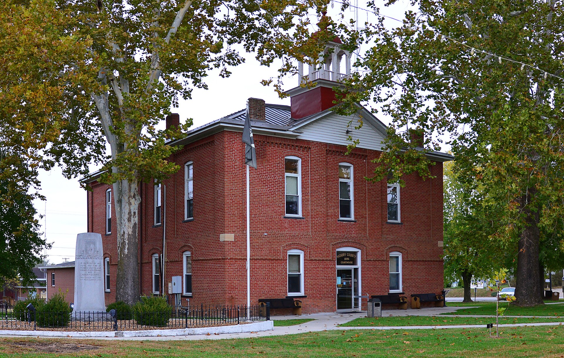 , courthouse in built in 1896 — Hermitage, Missouri
