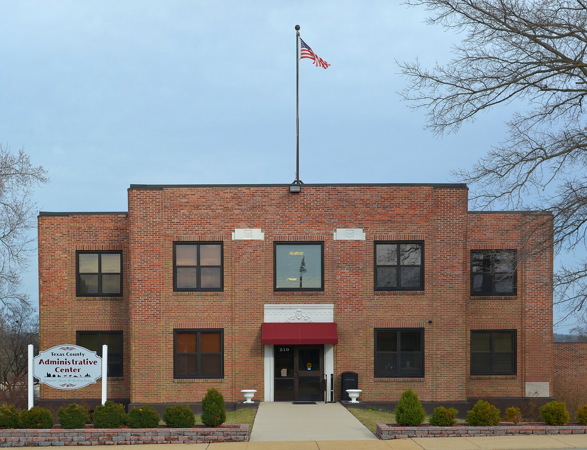 The former Texas County, Missouri, courthouse, now the county administrative building. Courts have moved two blocks north to the new Texas County Justice Center. — Houston, Missouri
