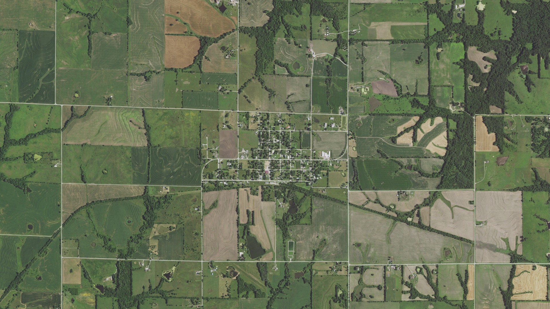 Natural-color aerial photograph of land around Kidder, Missouri