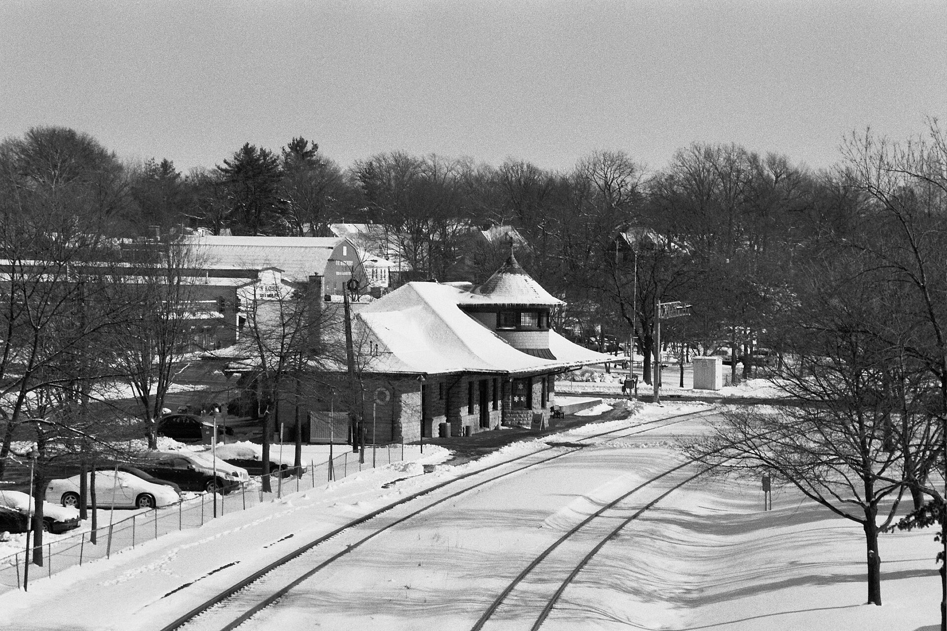 A picture of the Kirkwood Amtrak station taken from the Clay Ave. bridge — Missouri