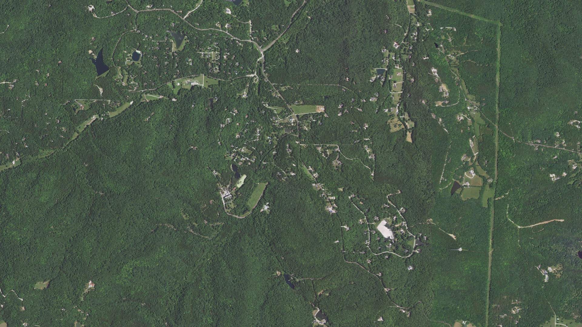 Natural-color aerial photograph of land around LaBarque Creek, Missouri