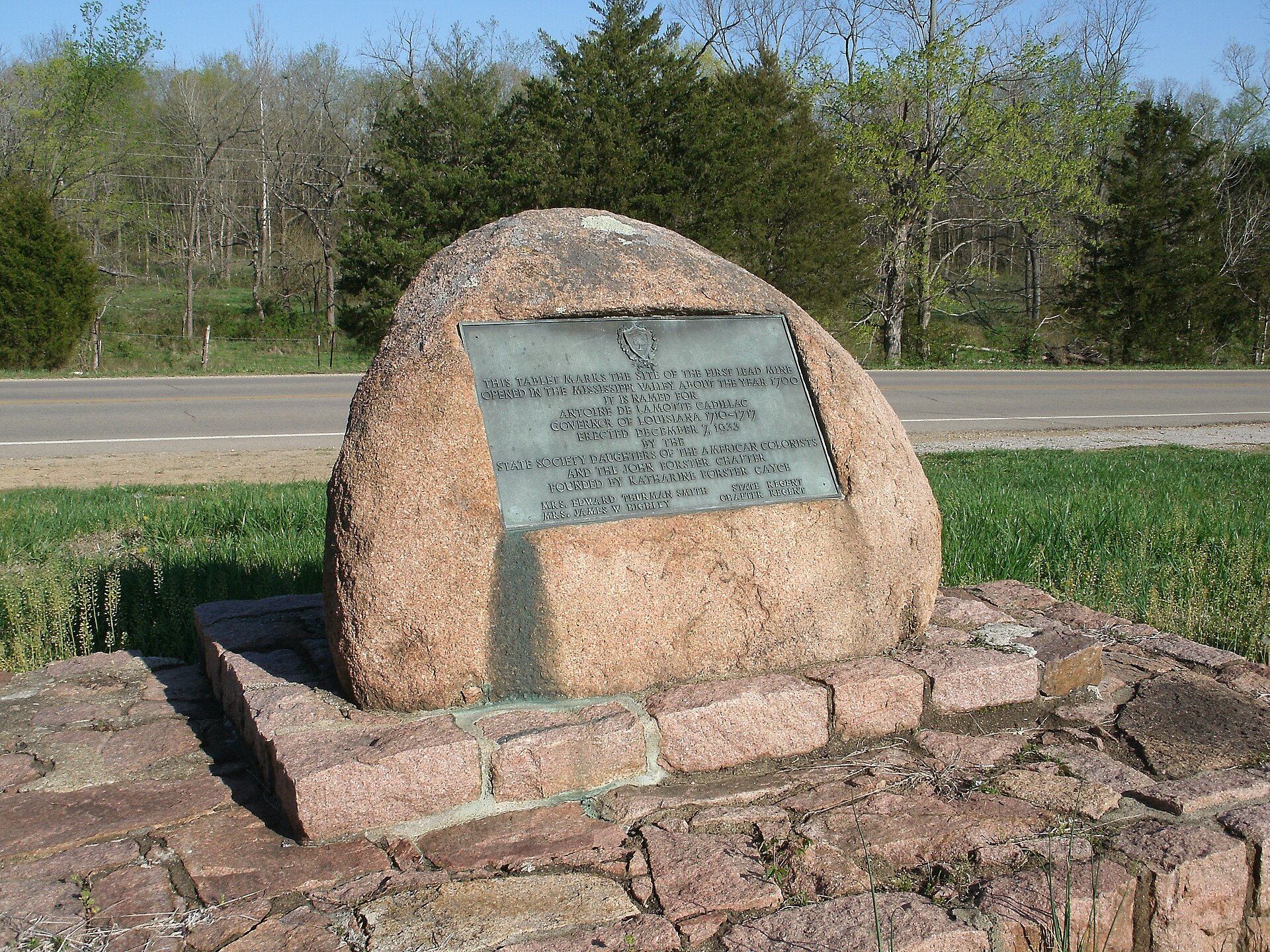 A historical marker in Mine La Motte, Missouri commemorating the first lead mine in the Missouri.