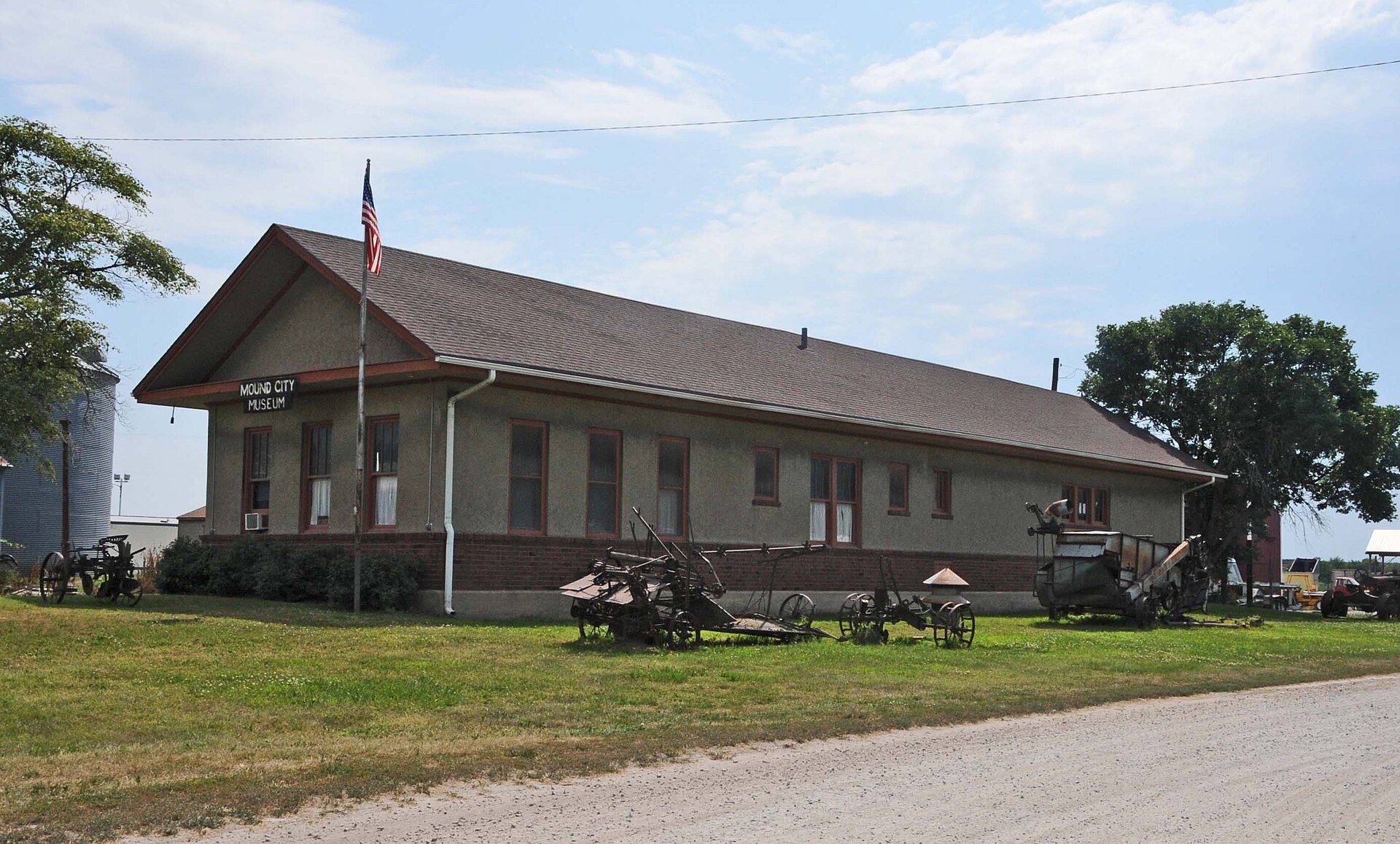 1921; THE C.B. & Q. DEPOT AT MOUND CITY NEATLY FITS THE DESCRIPTION FOR A STANDARD, SMALL, TWO-TRACK, ONE-SIDED, COMBINATION STATION OF THE FIRST DECADES OF THE TWENTIETH CENTURY . IT IS NOW USED AS A MUSEUM — Missouri