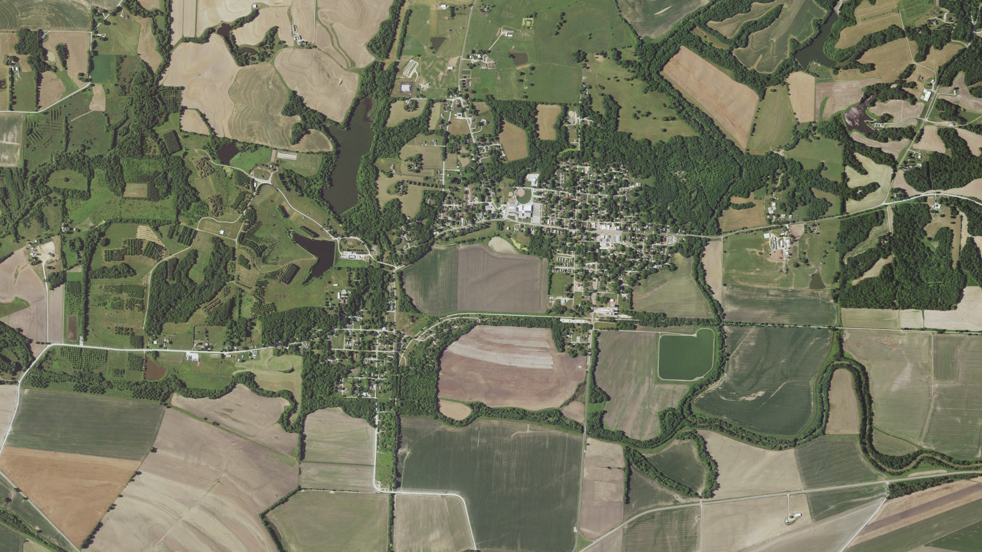 Natural-color aerial photograph of land around New Franklin, Missouri