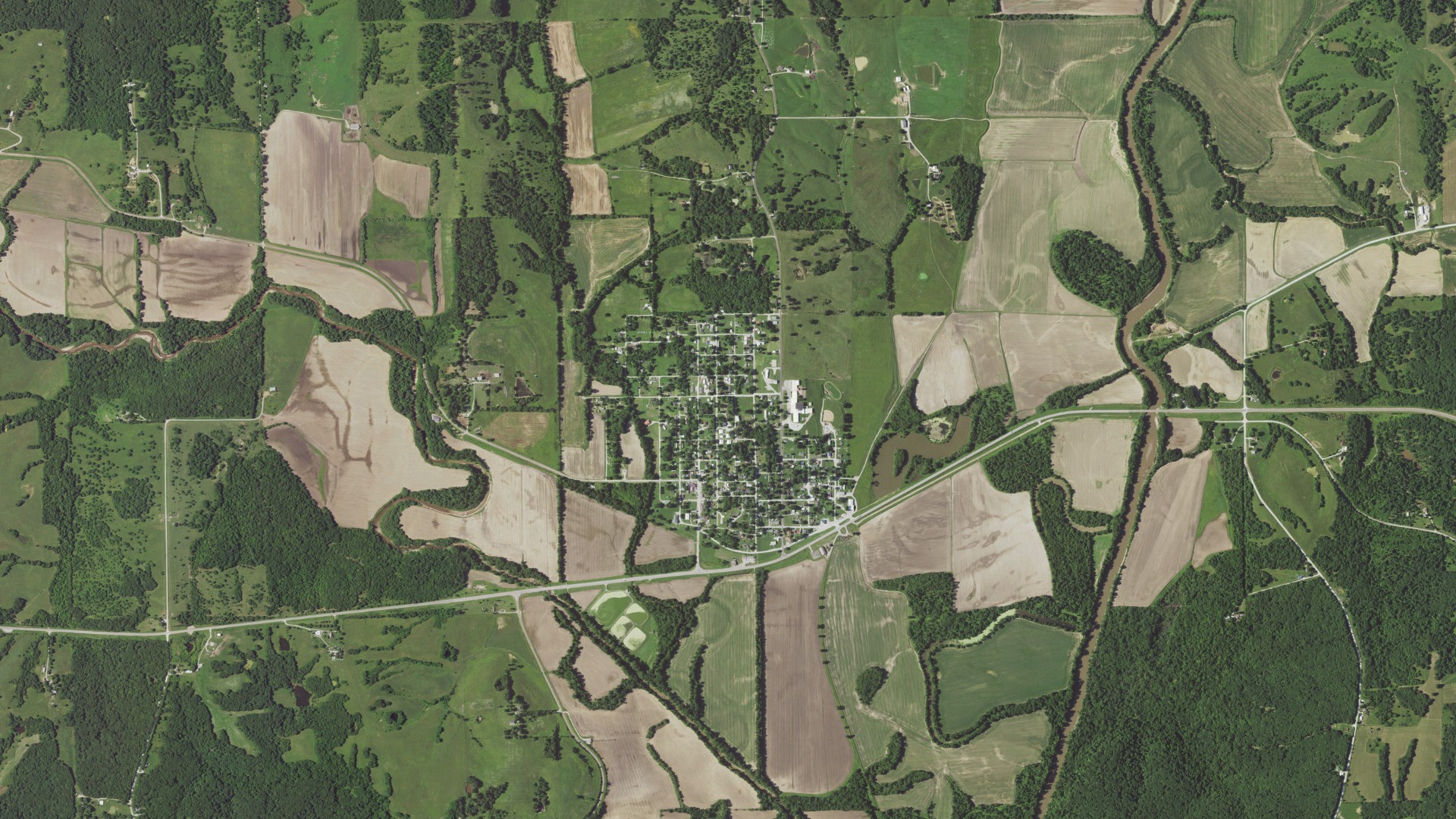 Natural-color aerial photograph of land around Novinger, Missouri