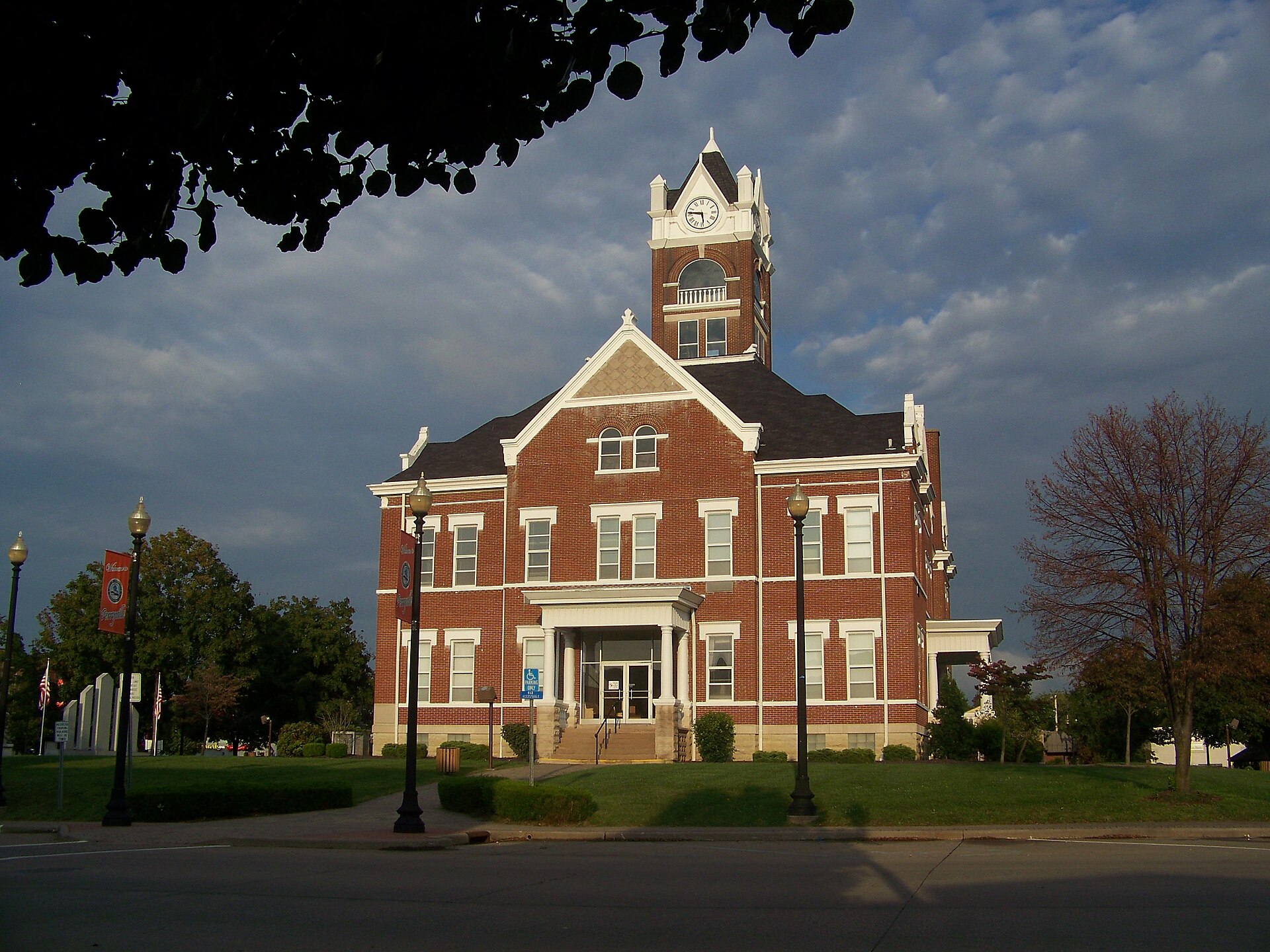 Perryville, Missouri County Court House on the main square