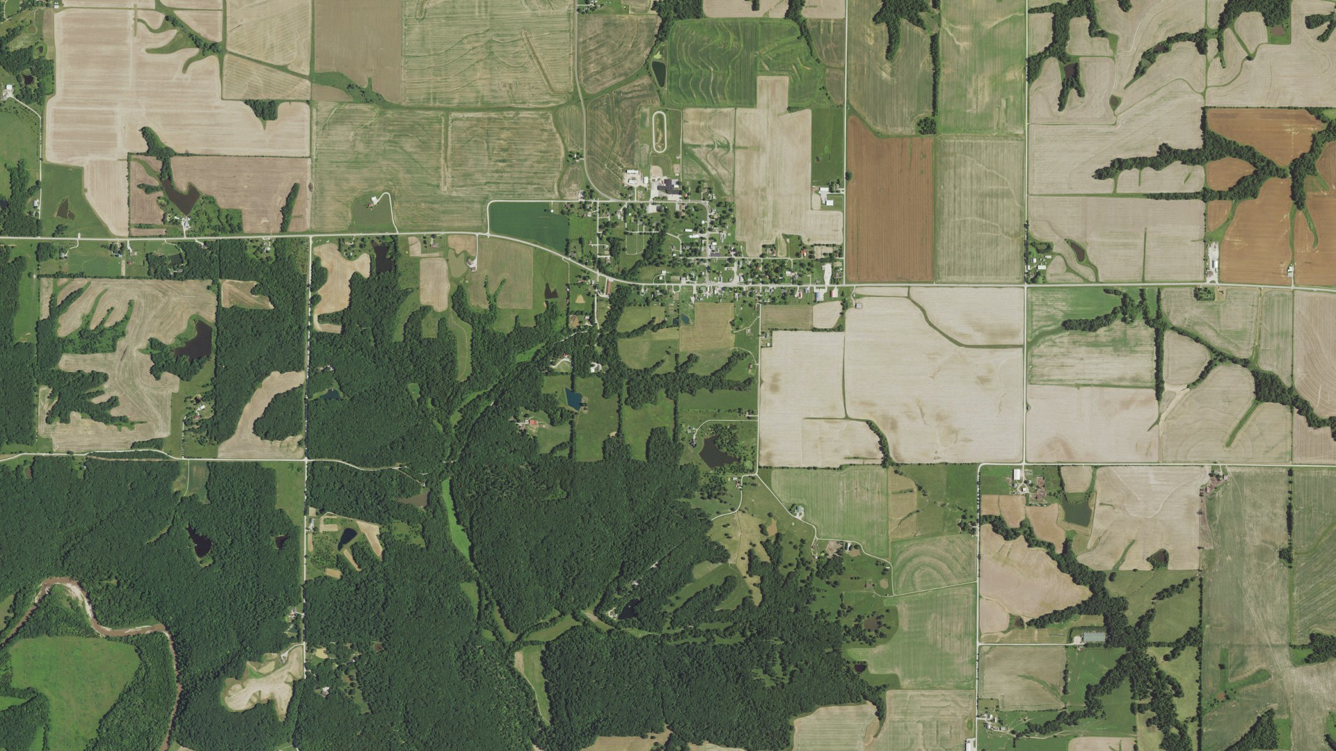 Natural-color aerial photograph of land around Philadelphia, Missouri