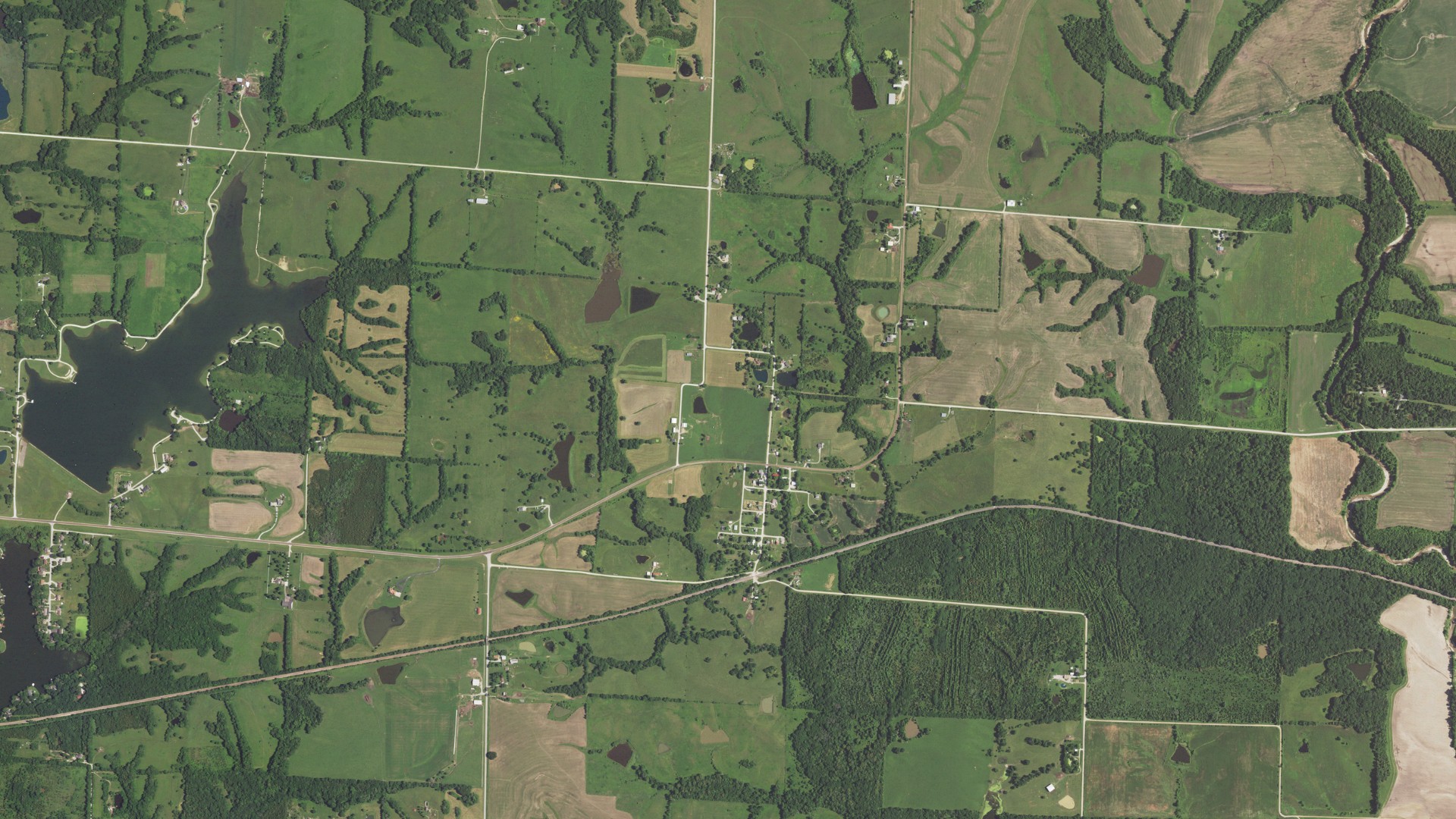 Natural-color aerial photograph of land around St. Catharine, Missouri
