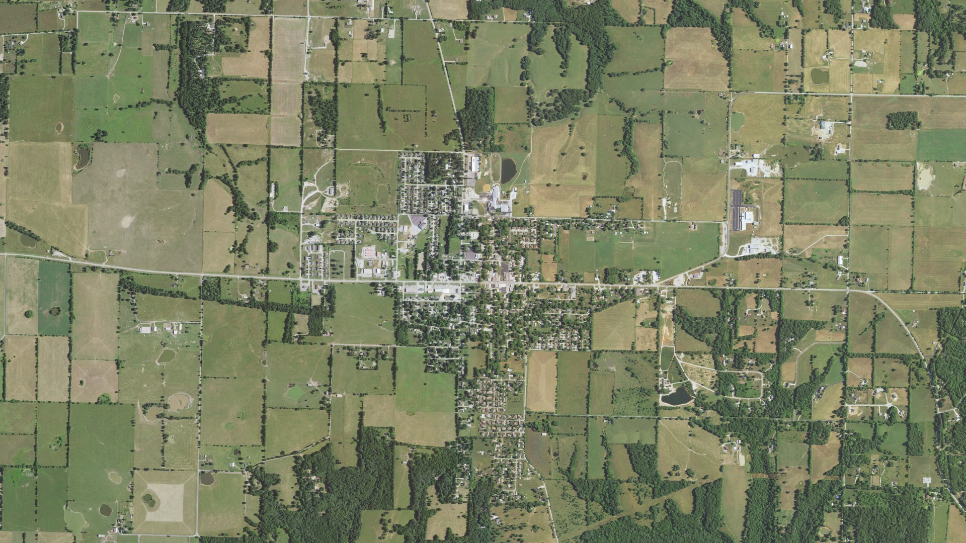 Natural-color aerial photograph of land around Sparta, Missouri