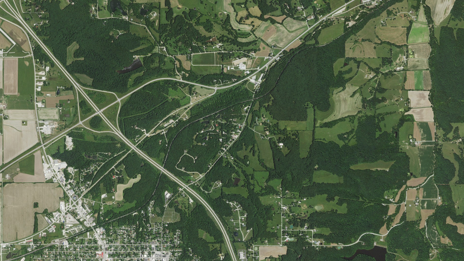 Natural-color aerial photograph of land around Tarrants, Missouri
