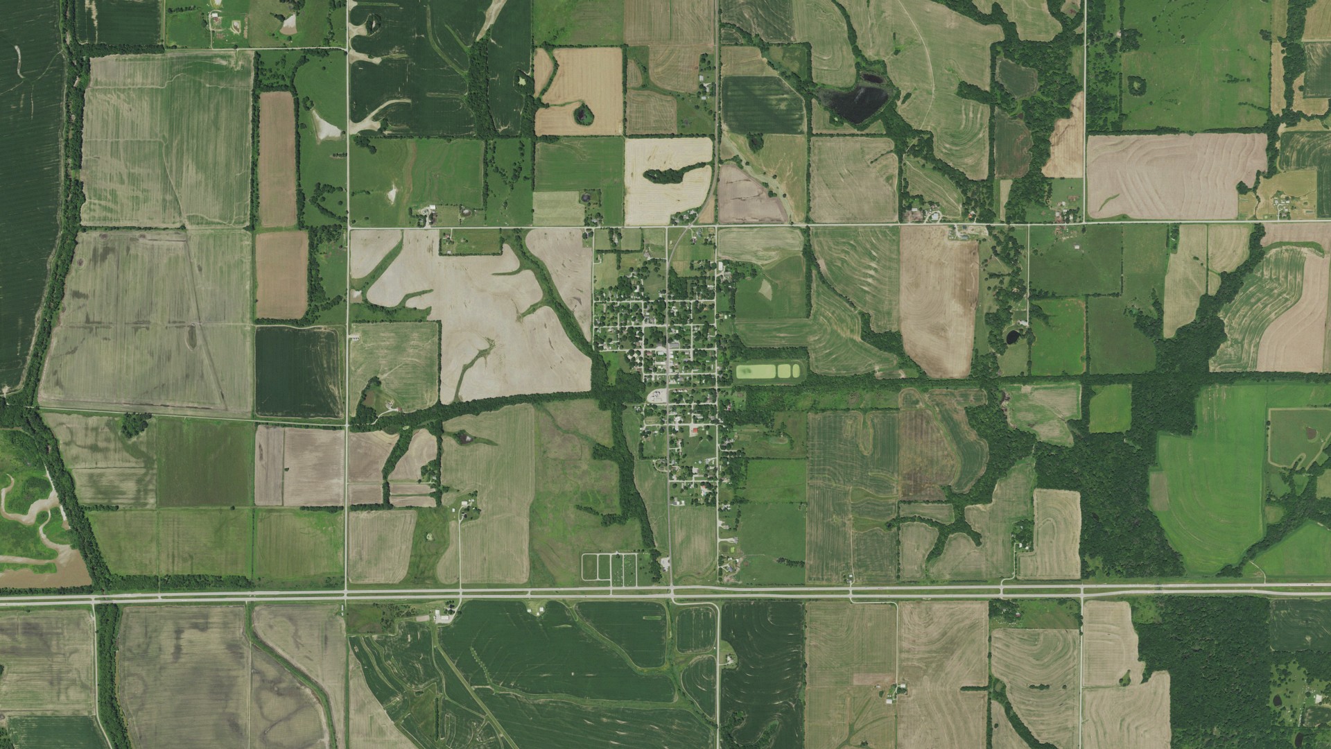 Natural-color aerial photograph of land around Wheeling, Missouri