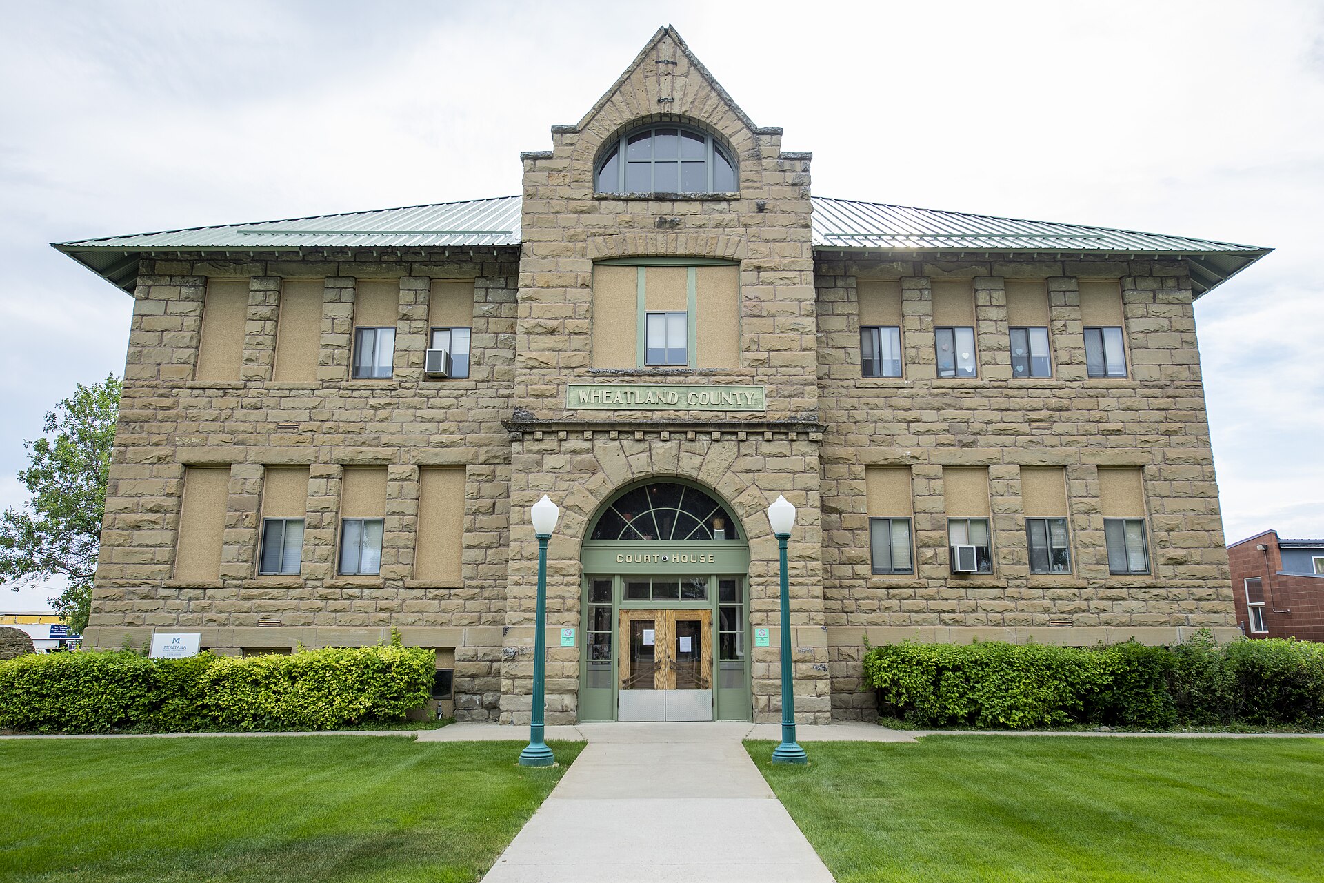 Photograph of the Wheatland County Courthouse in Harlowton, Montana. Image taken in July 2020.