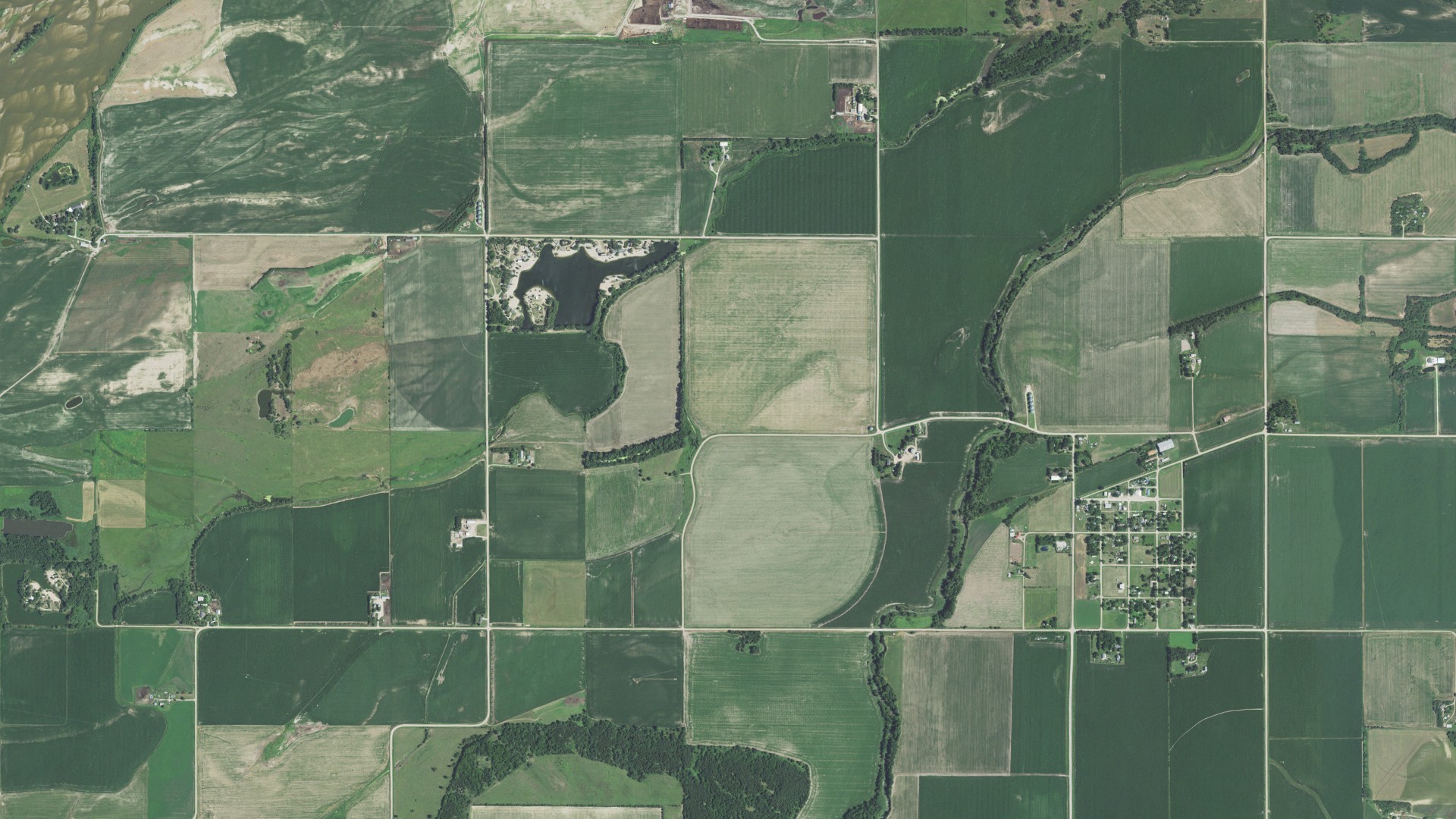 Natural-color aerial photograph of land around Platte, Nebraska