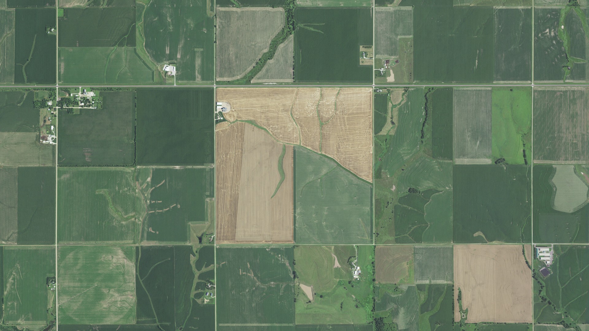 Natural-color aerial photograph of land around Lincoln, Nebraska