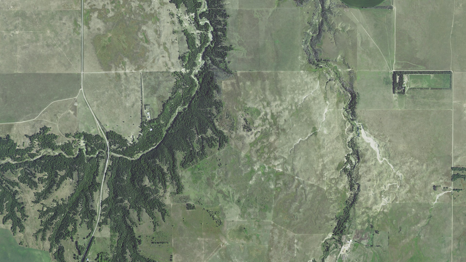 Natural-color aerial photograph of land around Saratoga, Nebraska