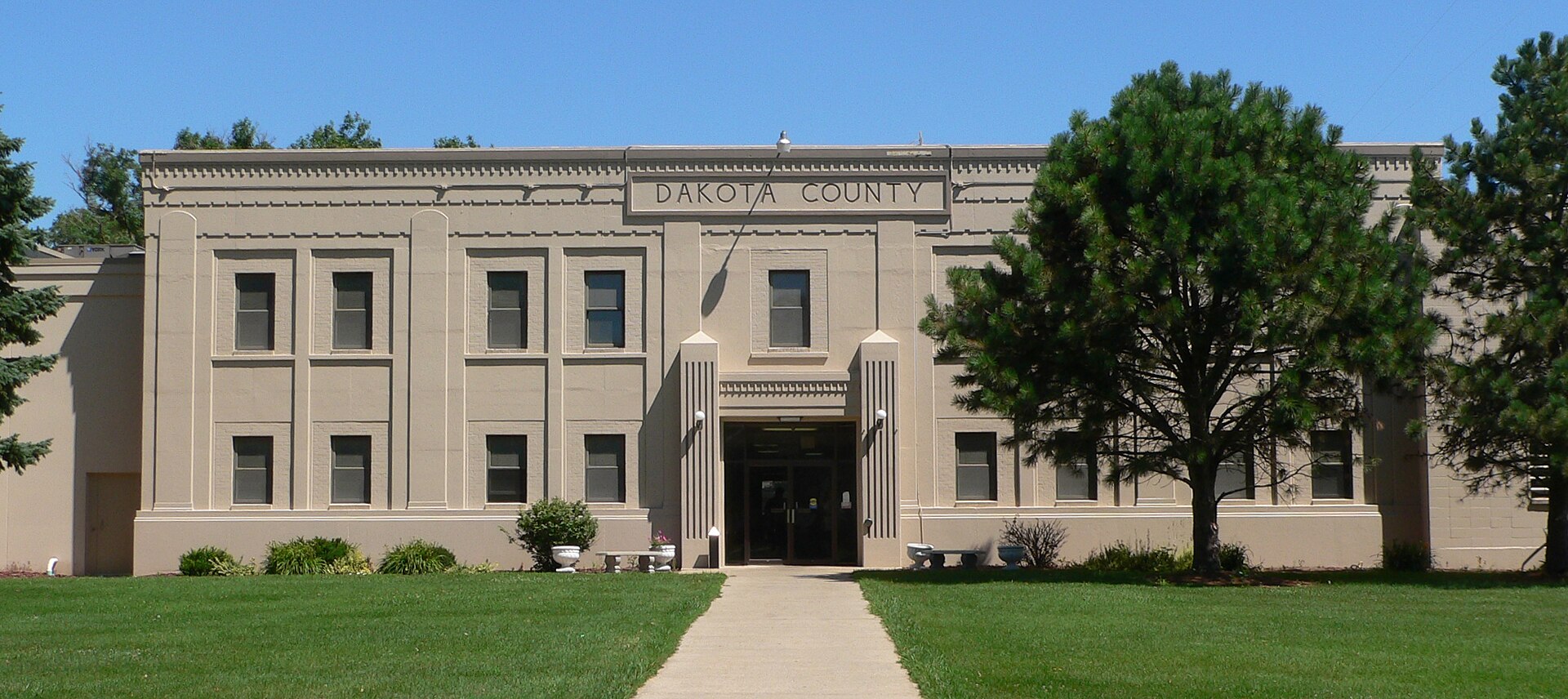 Central portion of Dakota County courthouse in Dakota City, Nebraska; seen from the south.
