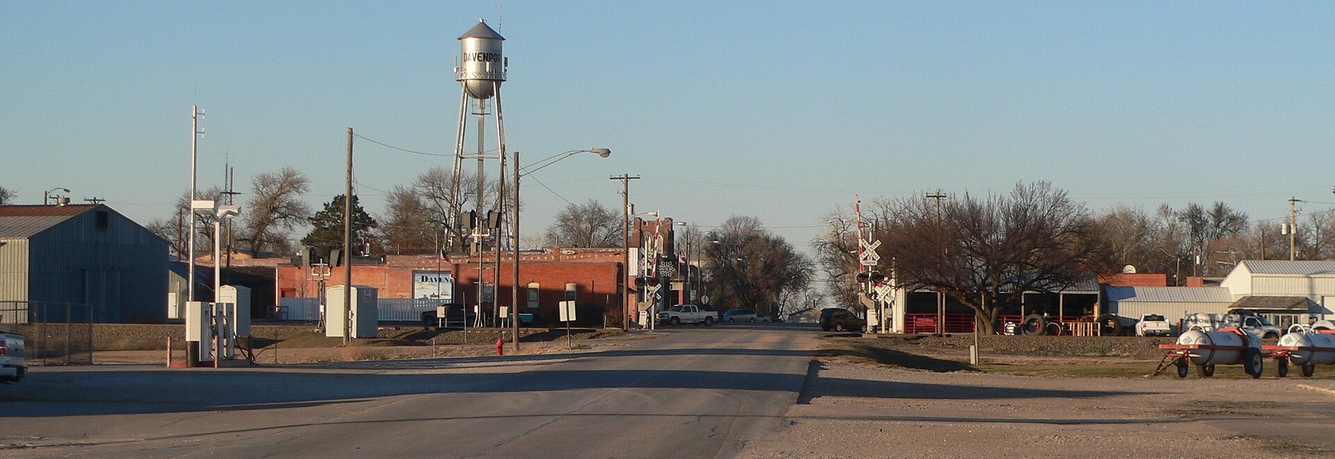 Downtown Davenport, Nebraska: camera is facing north along Maple Avenue.
