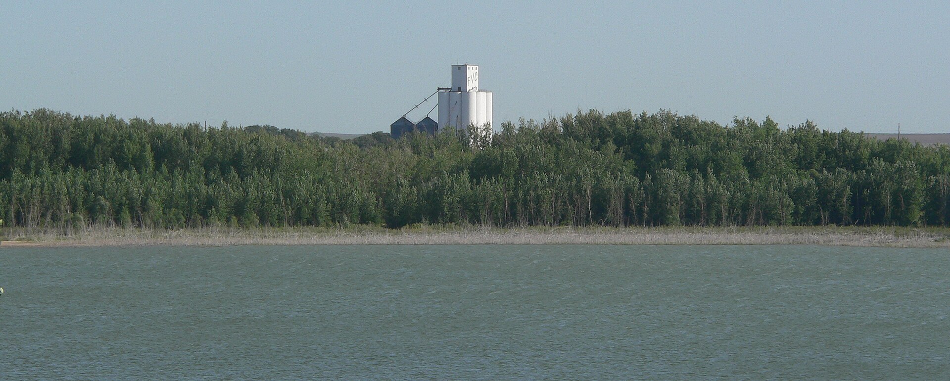 Enders, Nebraska, seen from generally southward across Enders Reservoir.