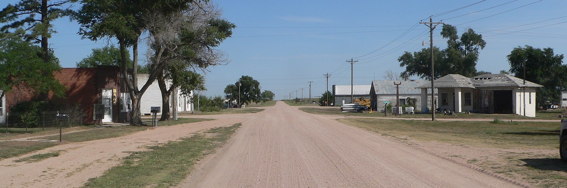 Downtown Lamar, Nebraska: Pawnee Street, seen looking north from south of Arapahoe Street.