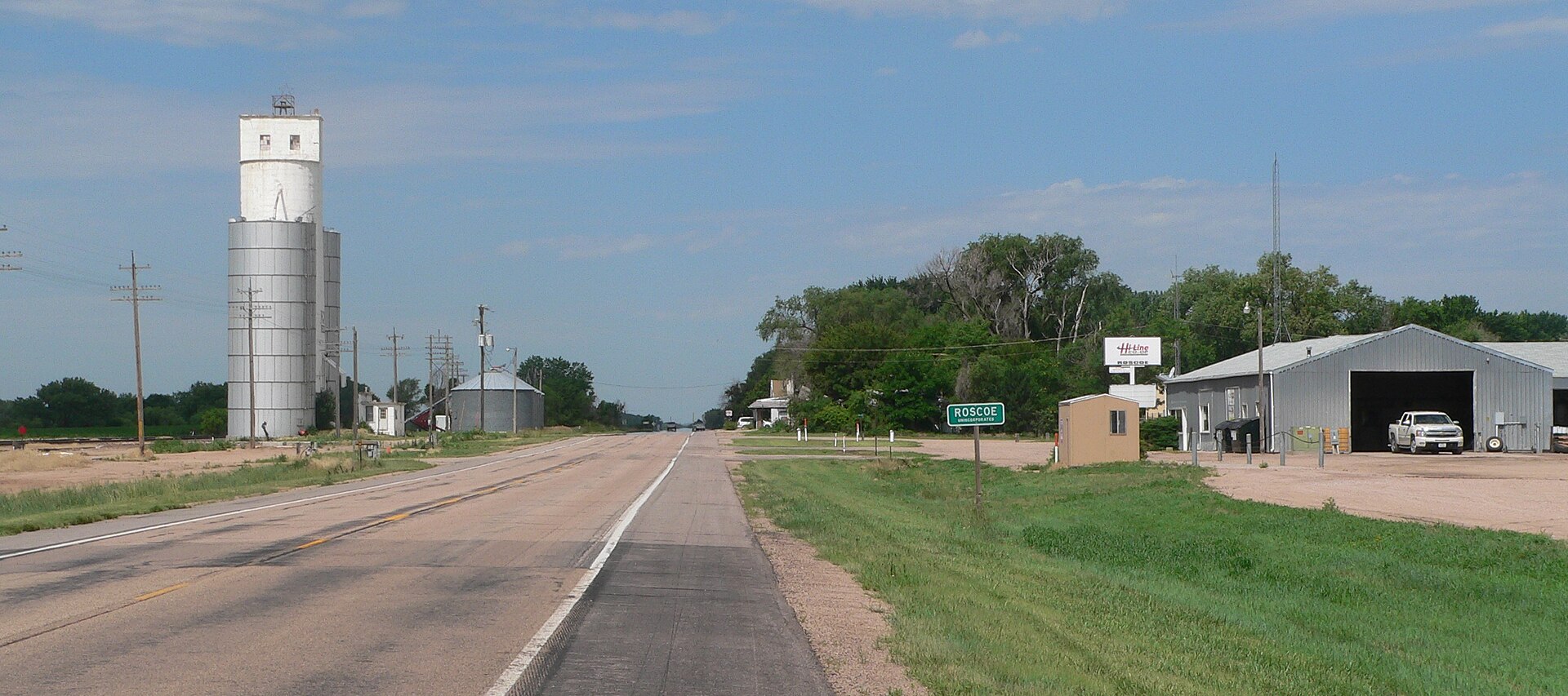 Roscoe, Nebraska: looking westward along U.S. Highway 30.