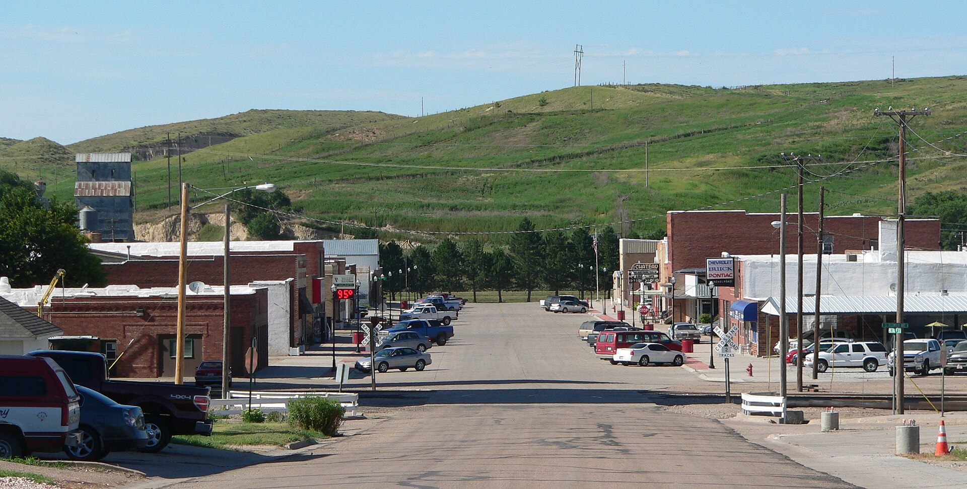 Downtown Wauneta, Nebraska: facing north along Tecumseh Avenue.