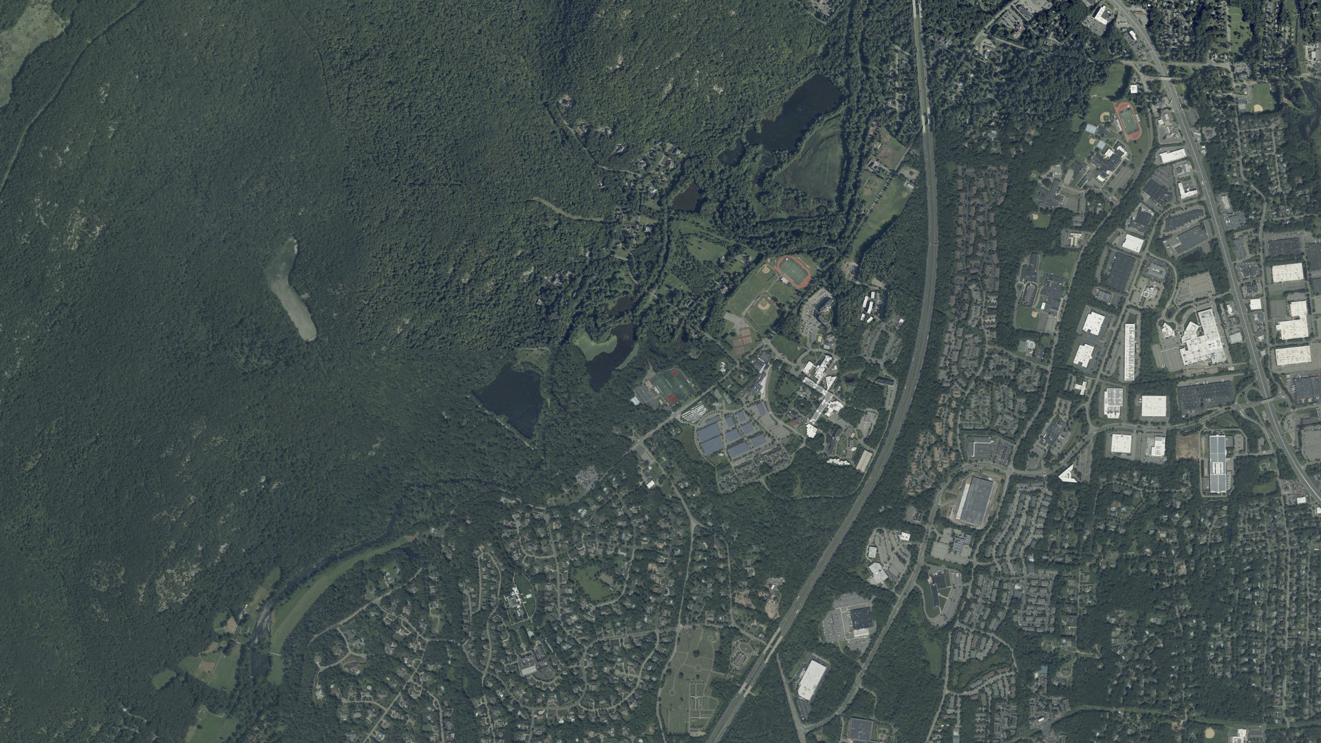 Natural-color aerial photograph of land around Mahwah, New Jersey