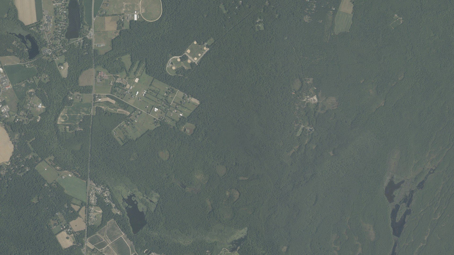 Natural-color aerial photograph of land around Shamong, New Jersey
