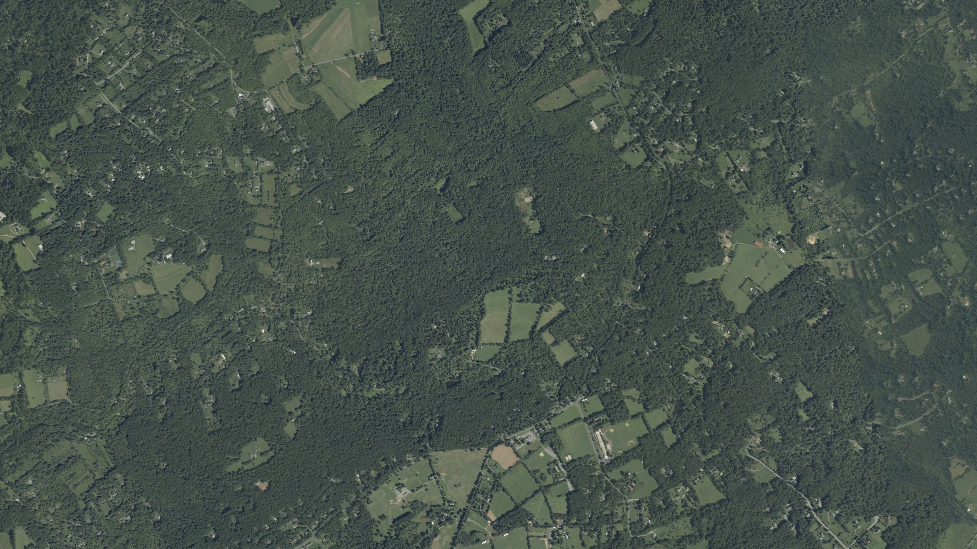 Natural-color aerial photograph of land around Lebanon, New Jersey